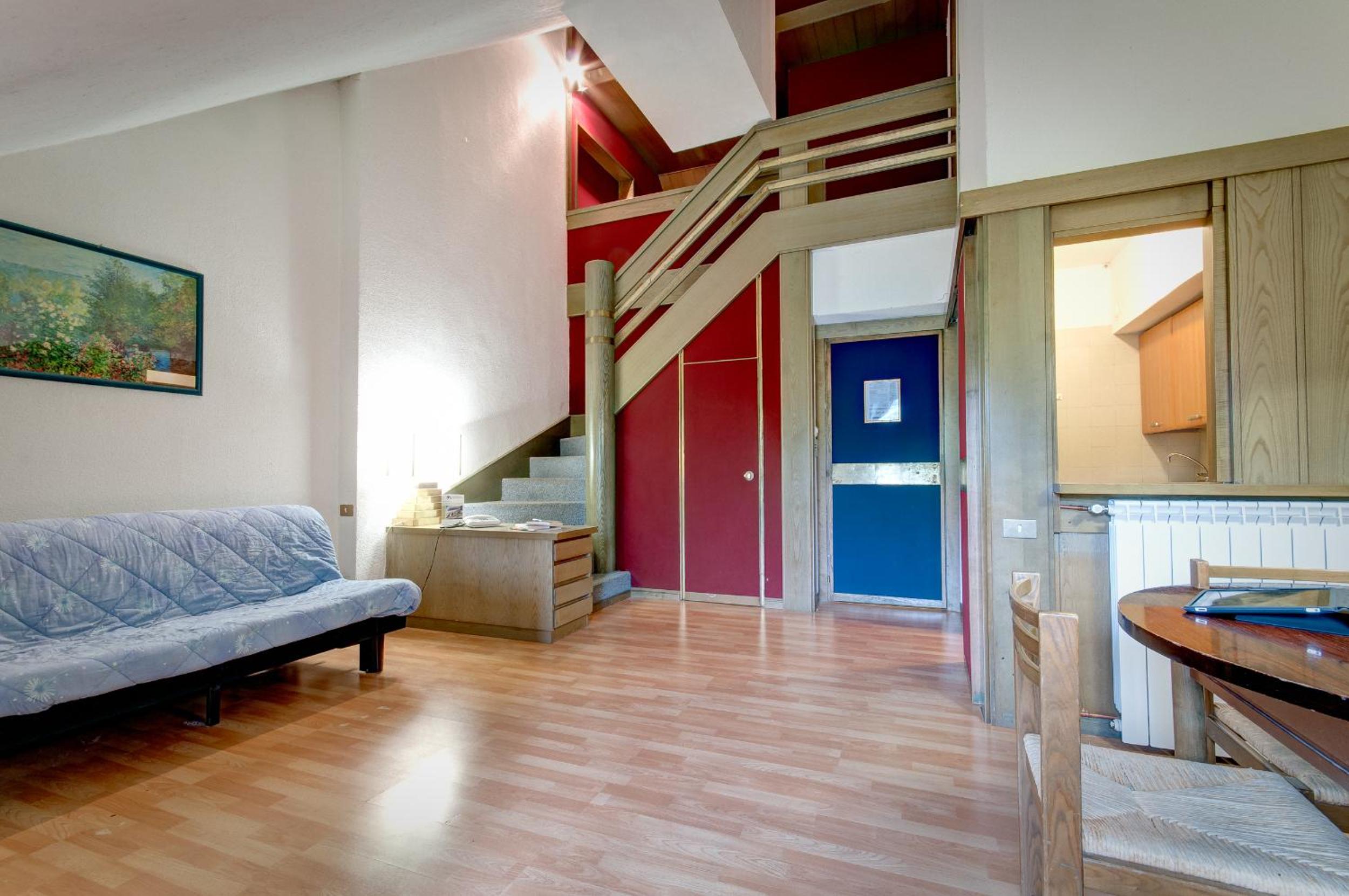 One-Bedroom Apartment - Split Level photo 1