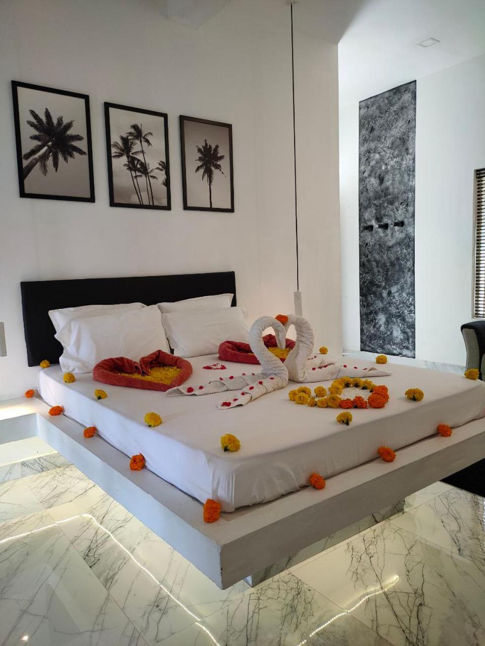 Deluxe Double Room With Side Sea View photo 2