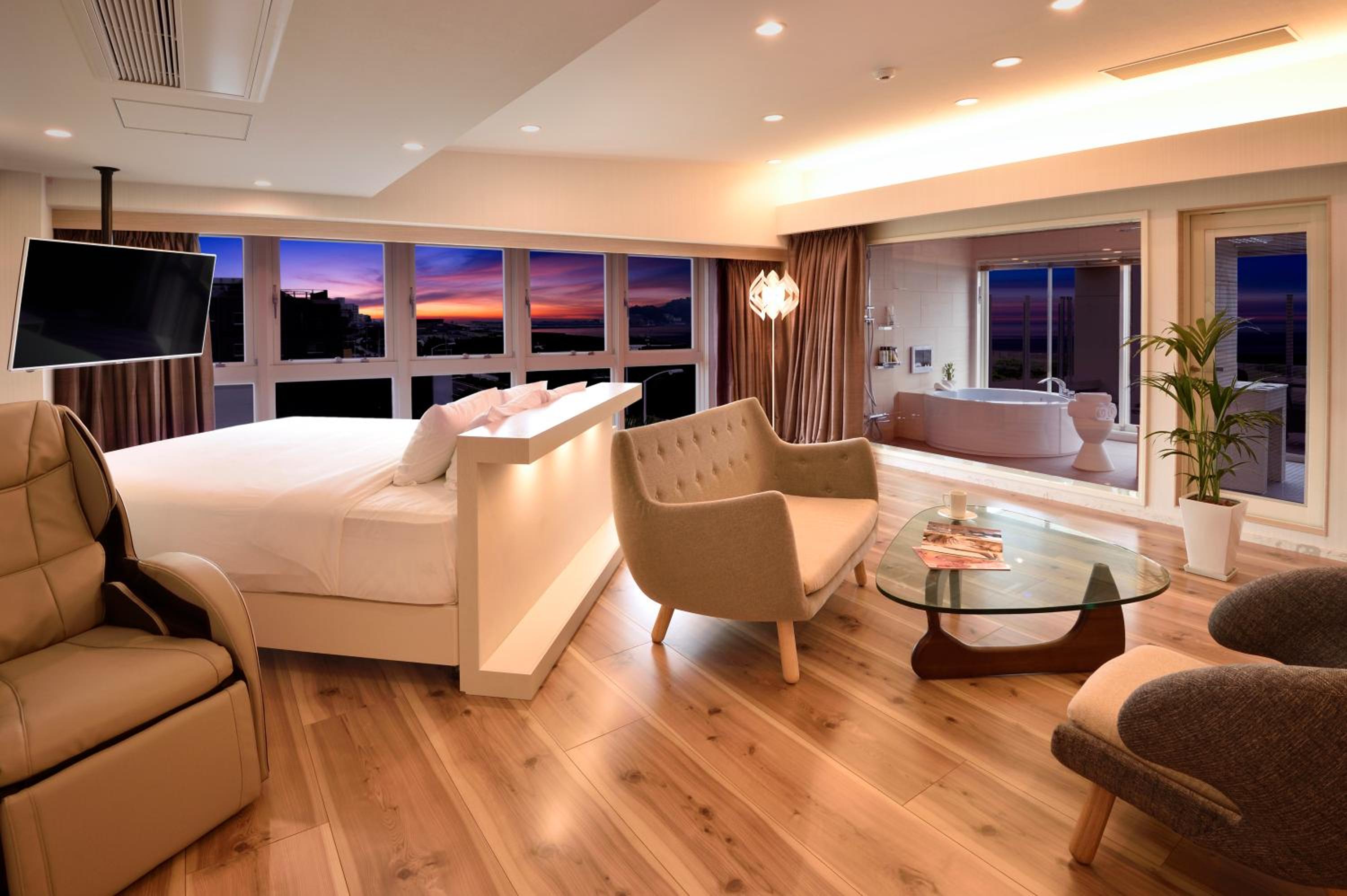 Premium Suite with Ocean View - Top Floor - Non-Smoking