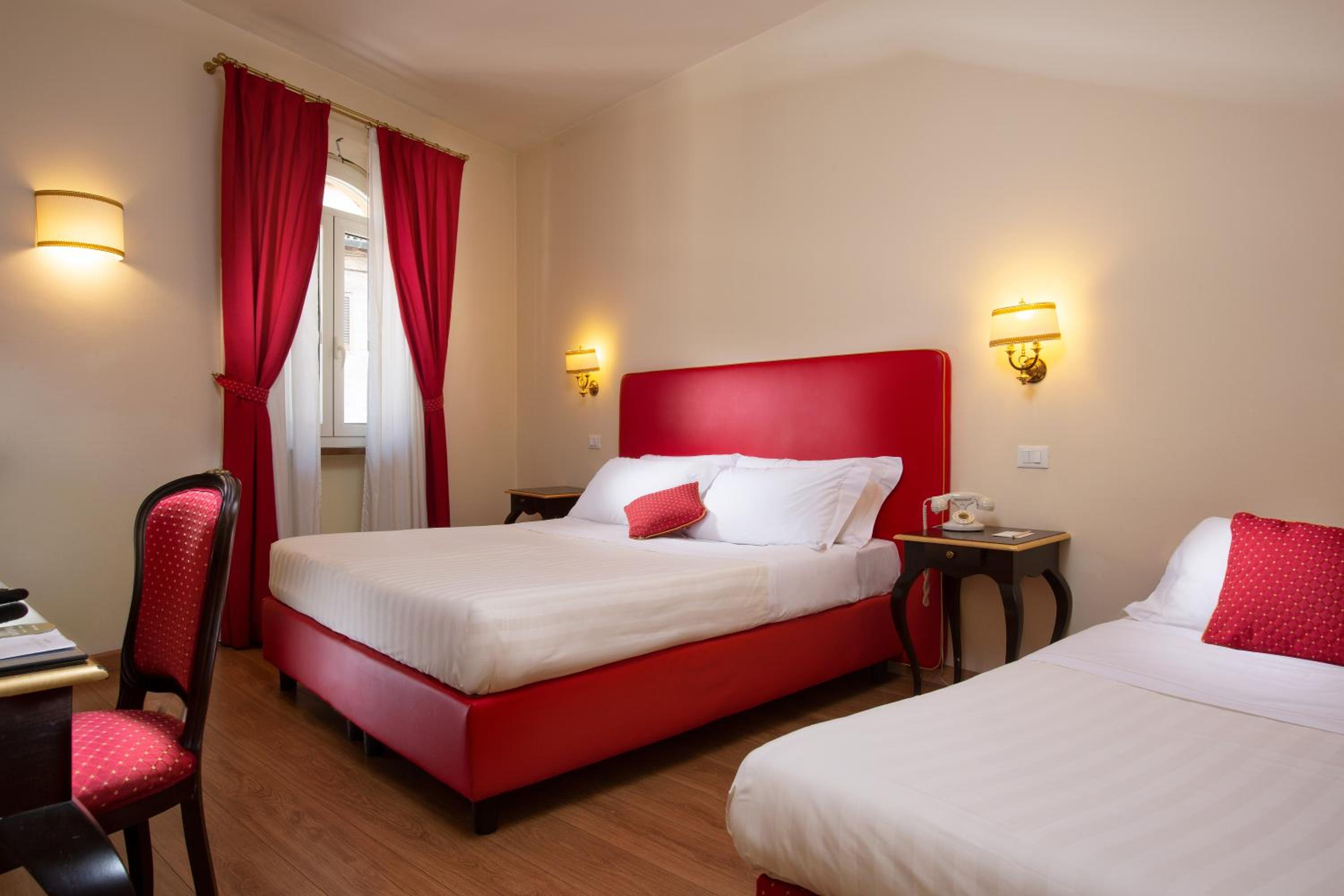 Standard Triple Room with Internal View - Photo 1