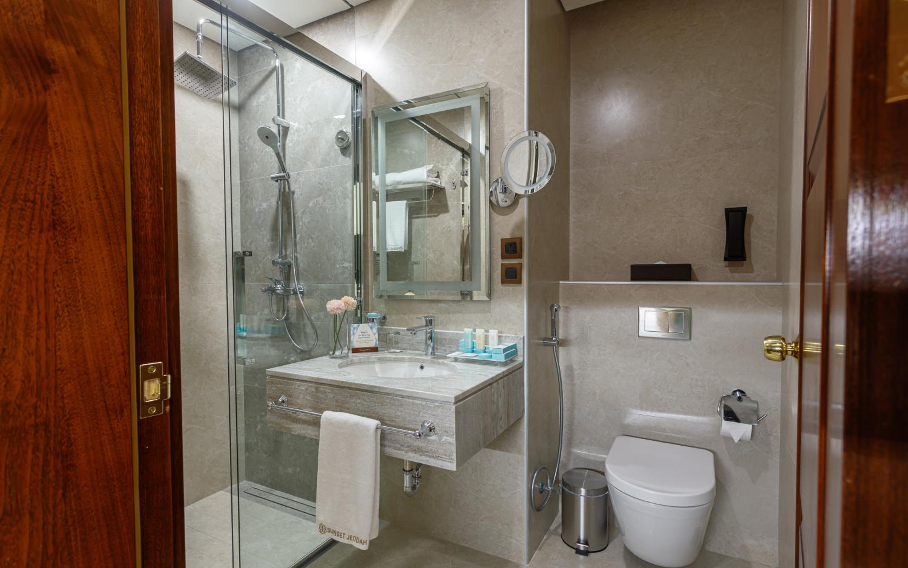 Standard King Room - Photo 4