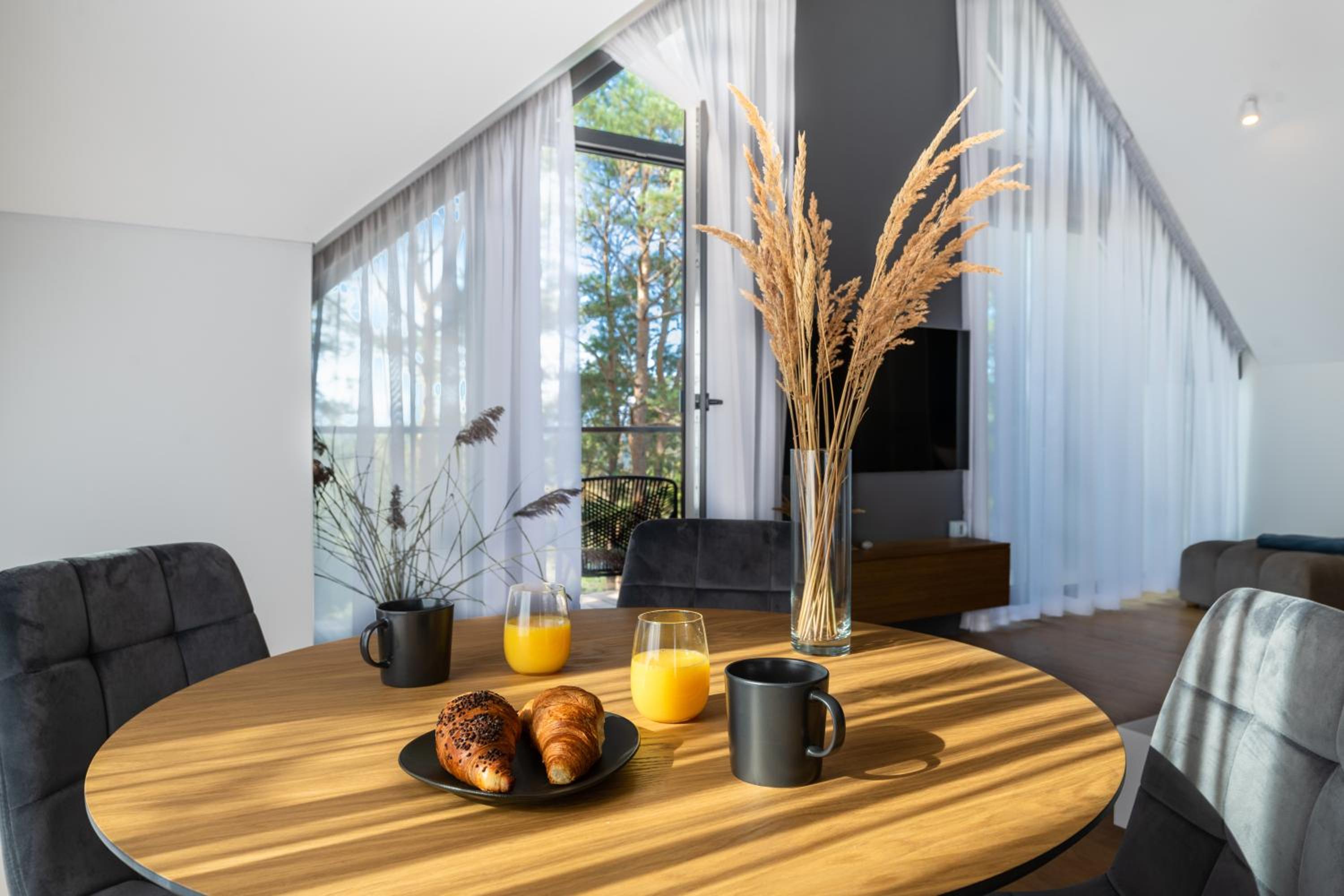 Apartment with Sea View - Photo 3