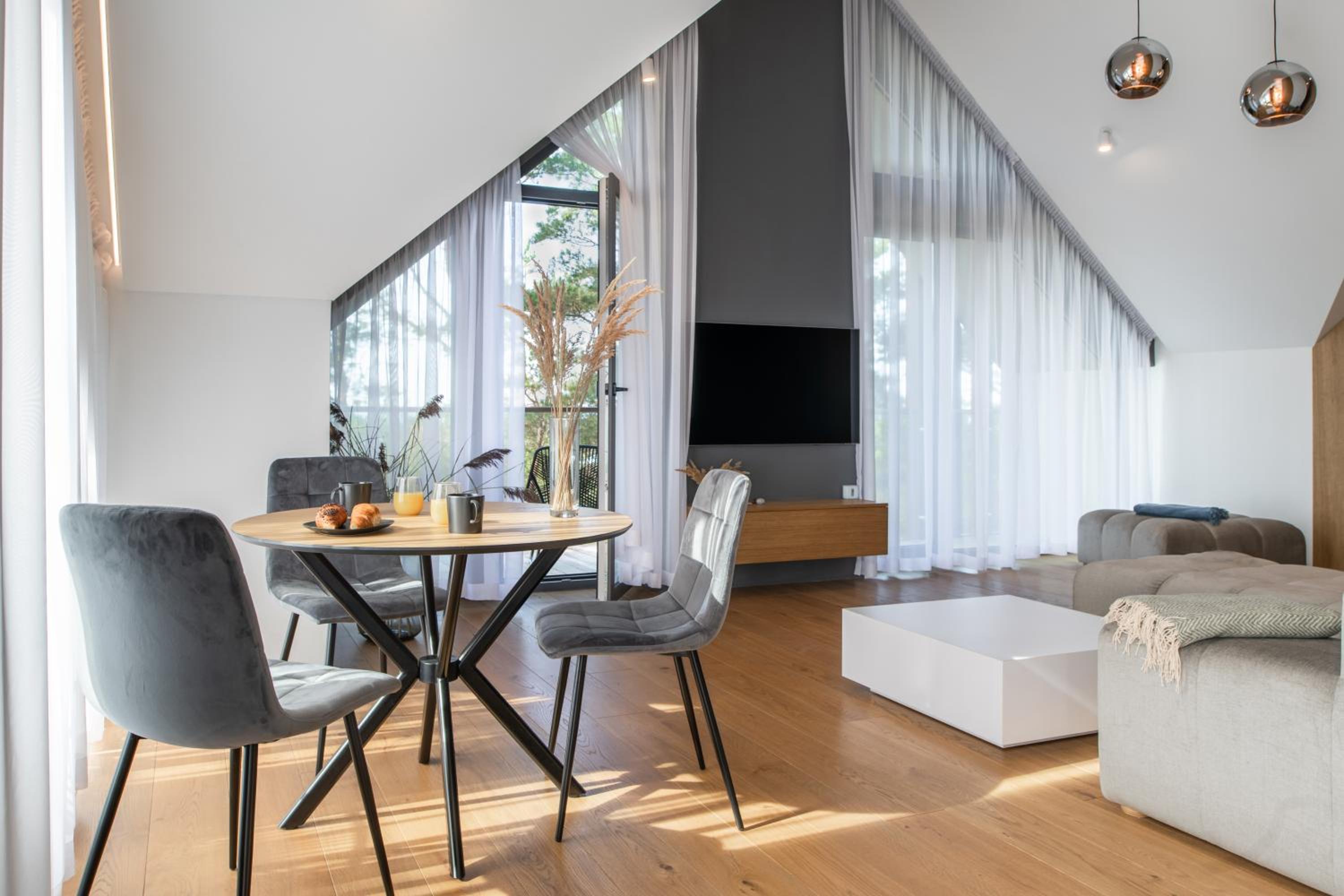 Apartment with Sea View - Photo 2