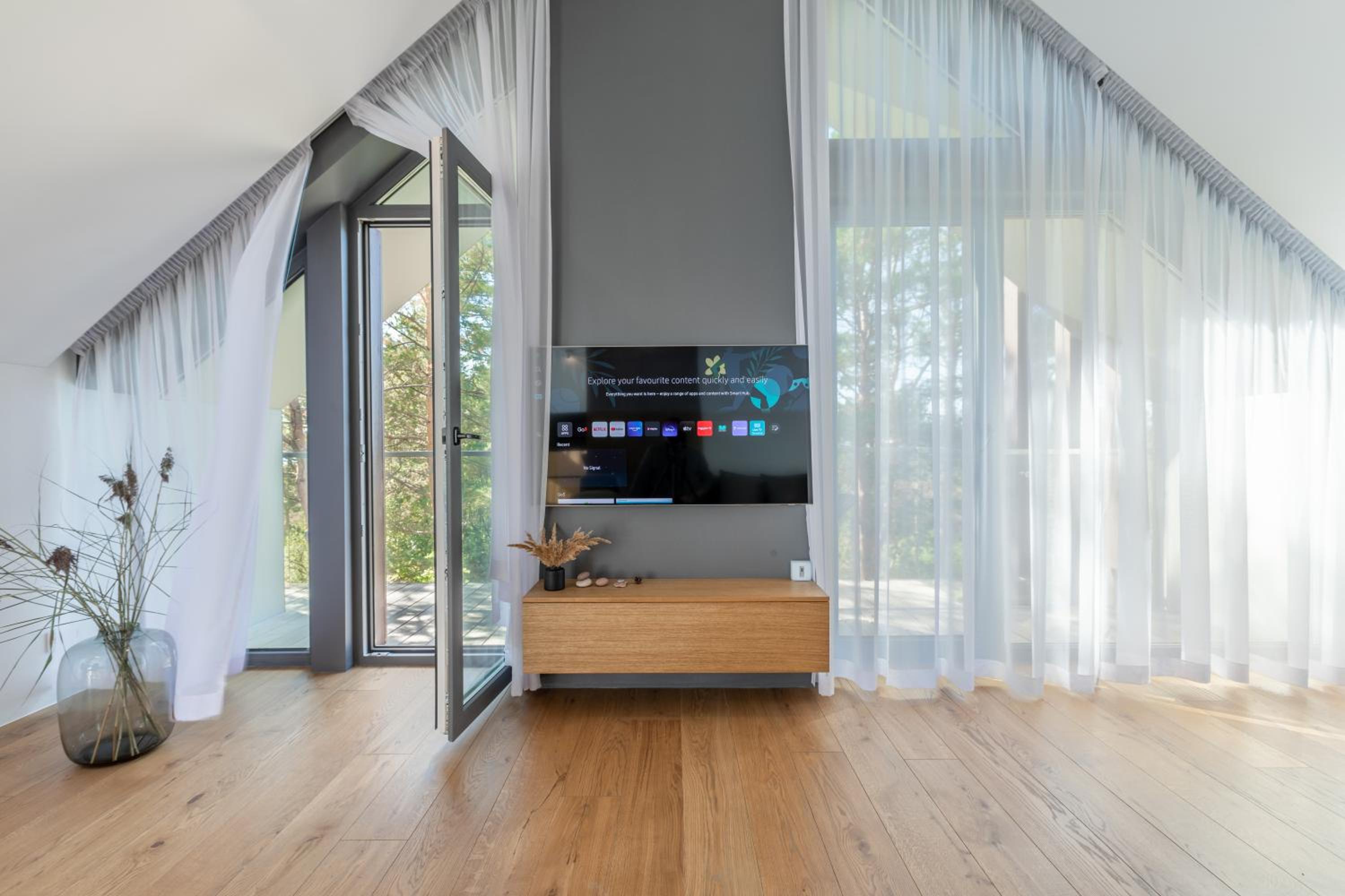 Apartment with Sea View - Photo 12