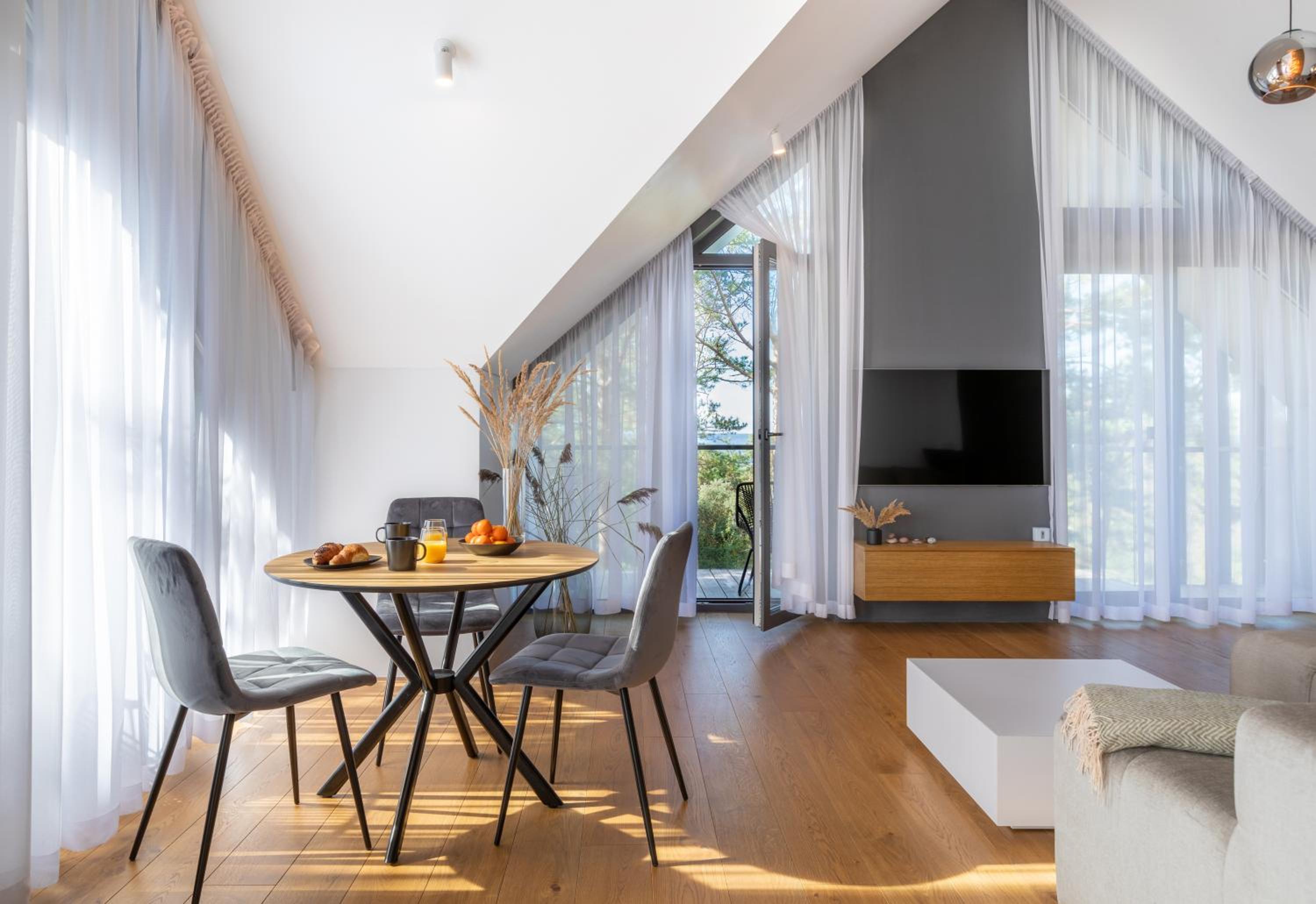Apartment with Sea View - Photo 11