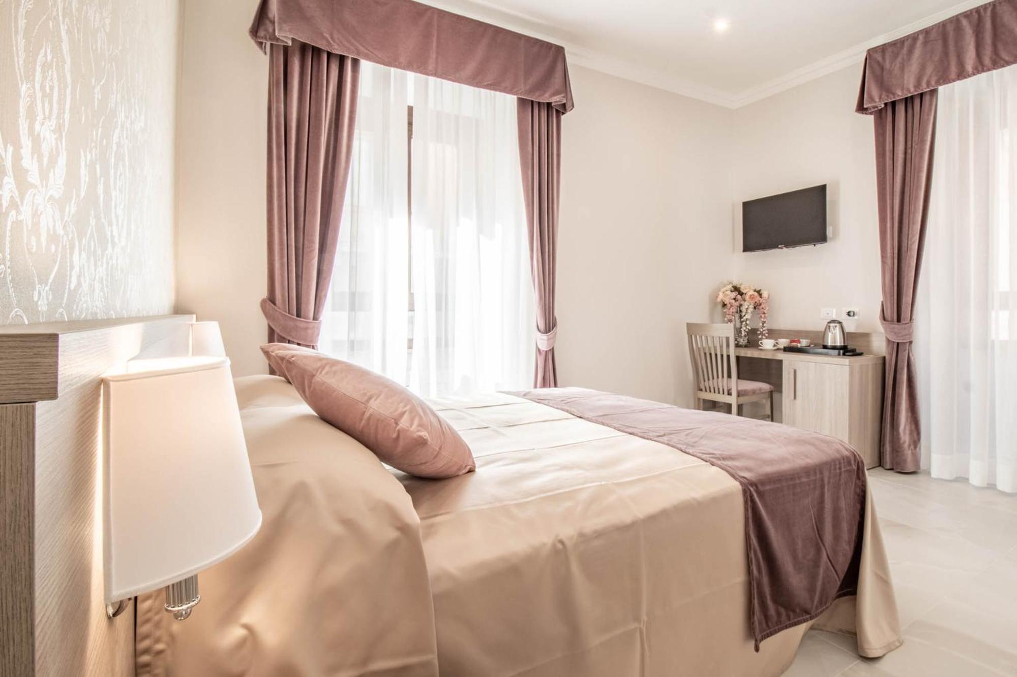 Deluxe Double or Twin Room photo 1