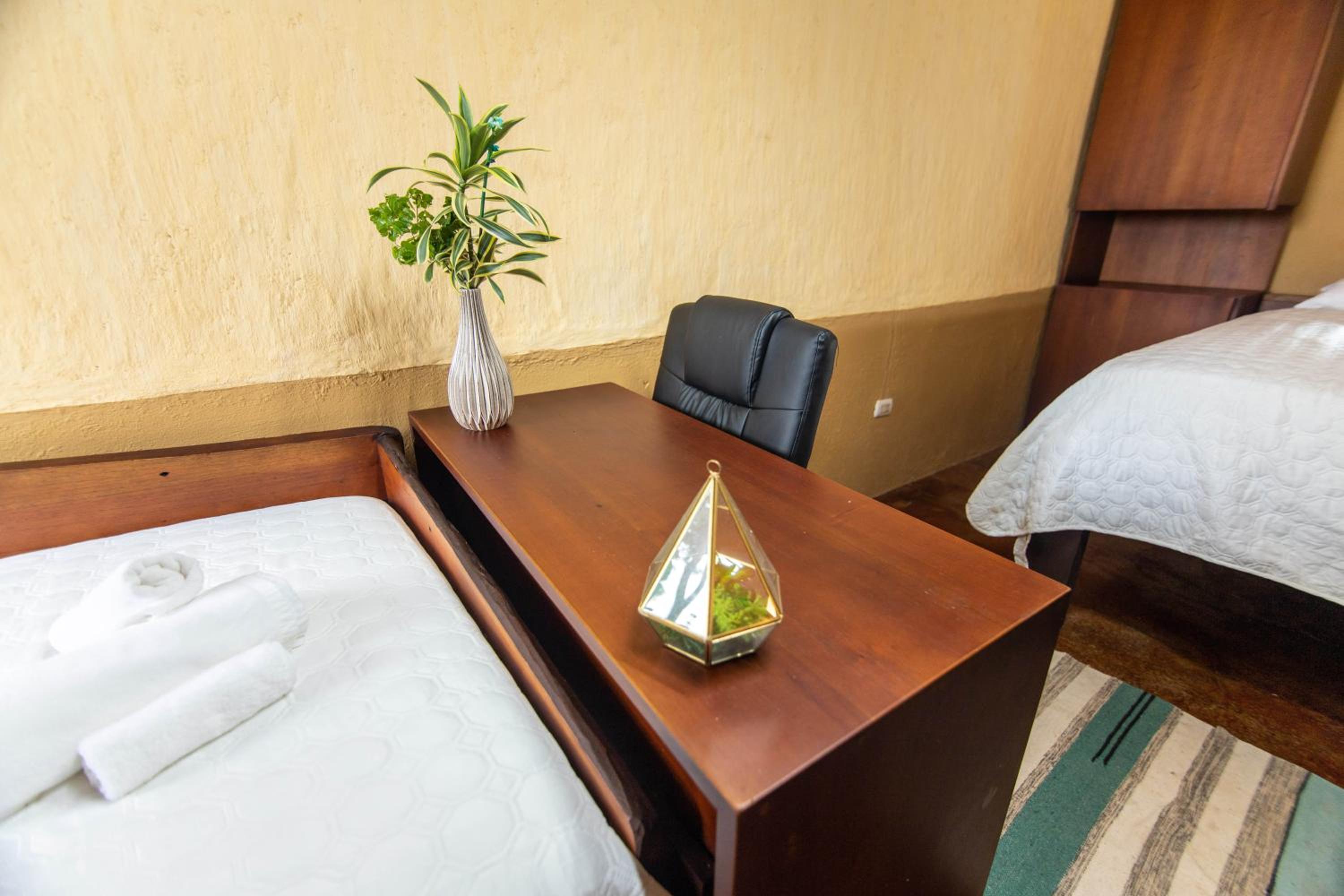 Double or Twin Room with Sea View - Photo 3