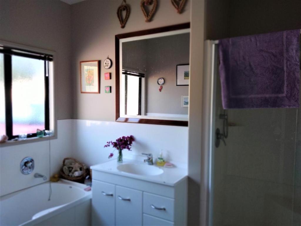 Queen Room photo 2