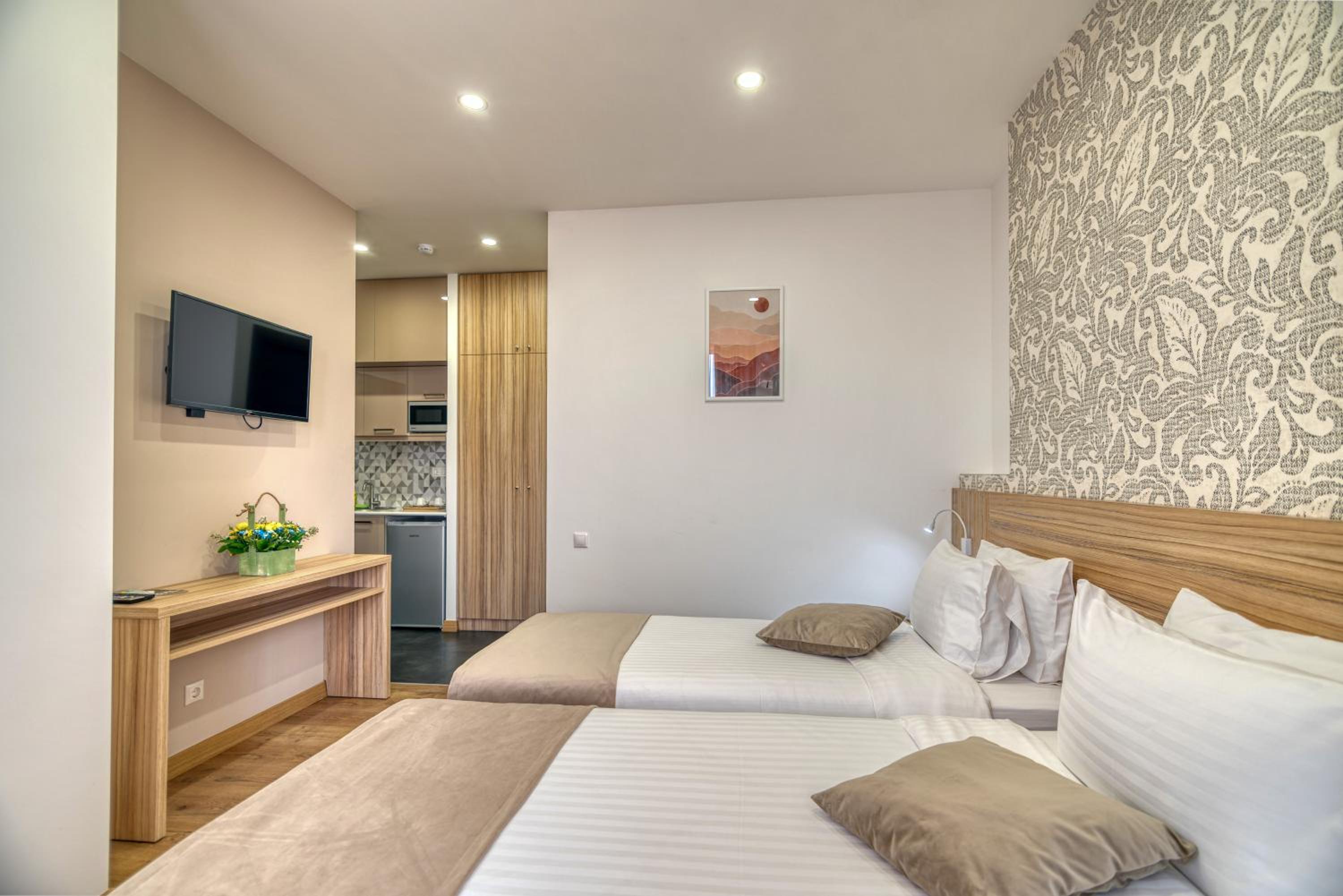 Double or Twin Room with Mountain View