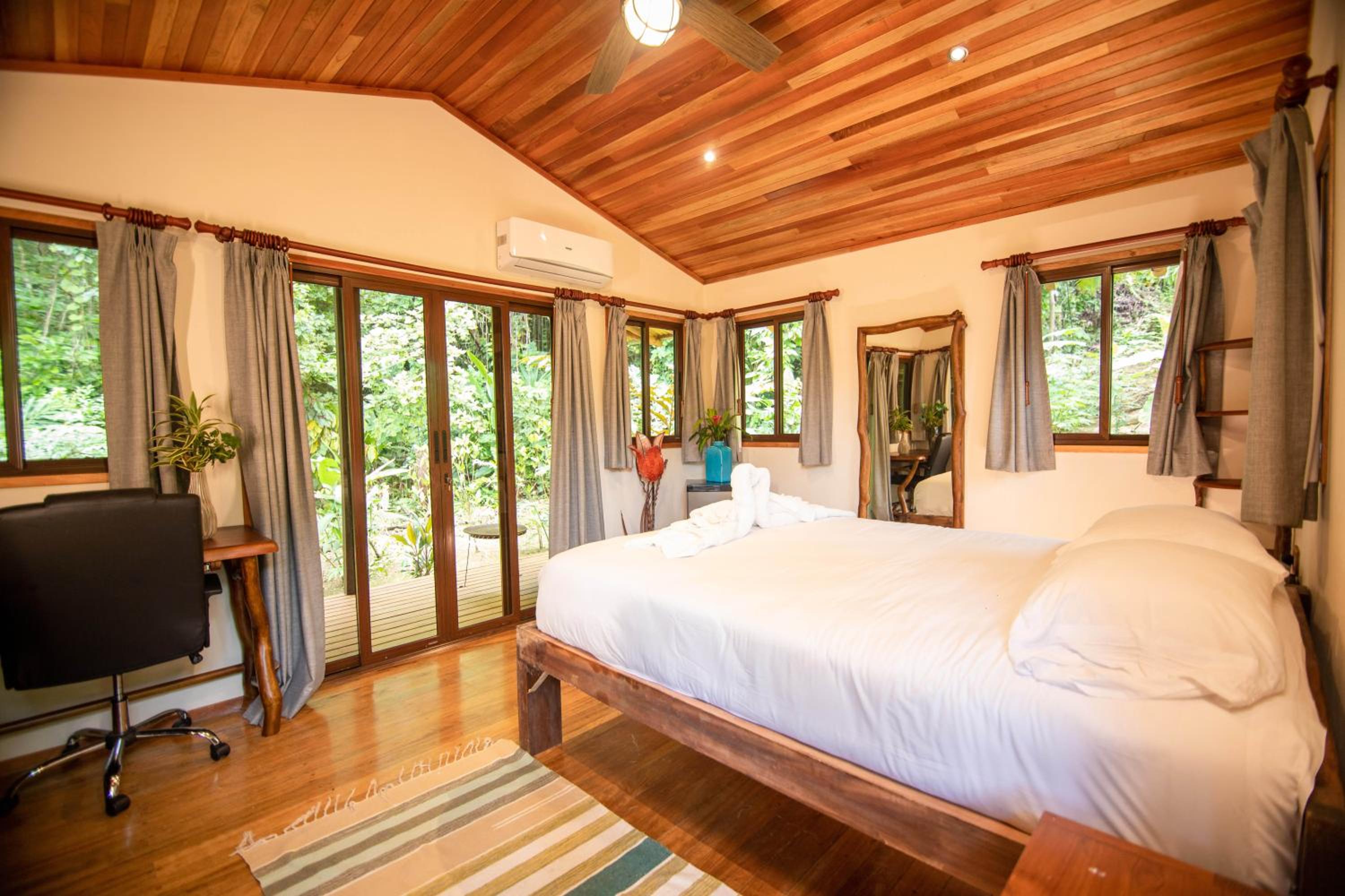 Bungalow with Garden View - Photo 1