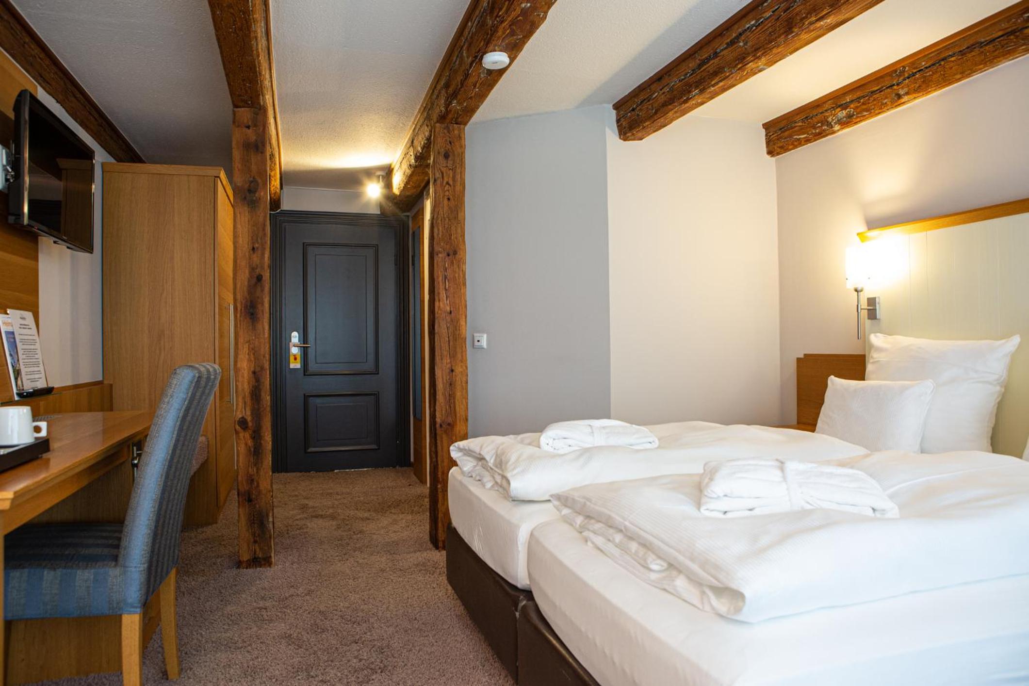 Deluxe Room - Photo 6