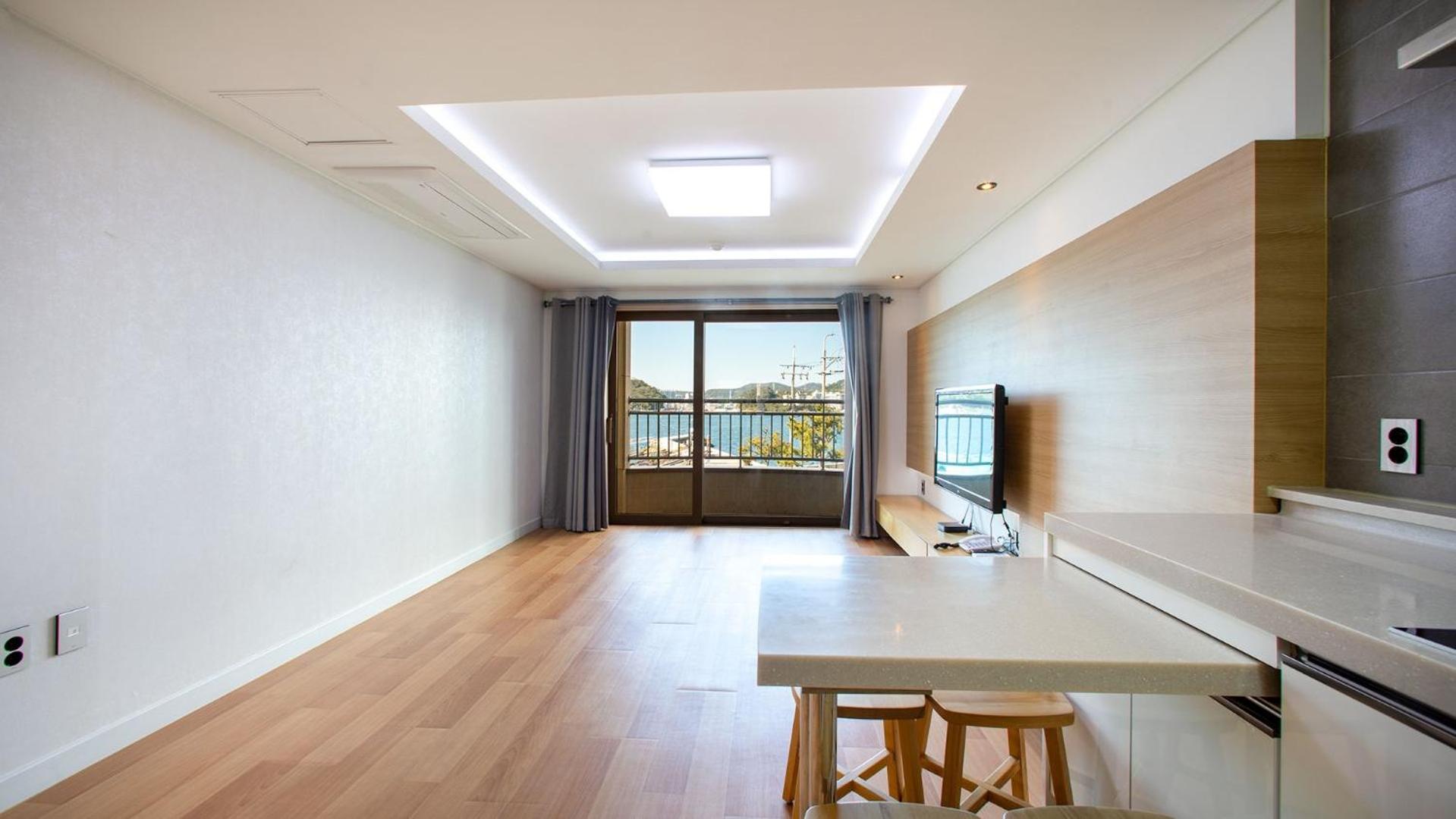 Family Room Ondol with Kitchenette