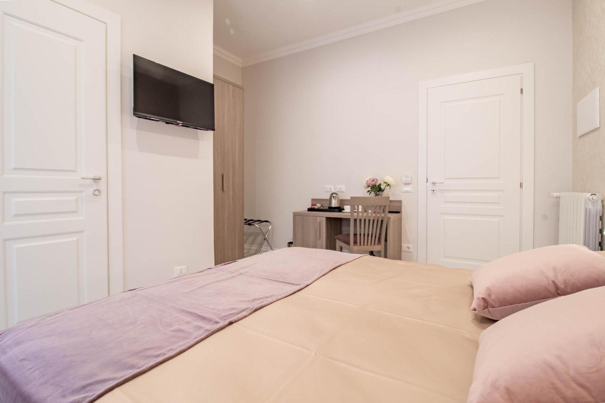 Deluxe Double or Twin Room photo 1