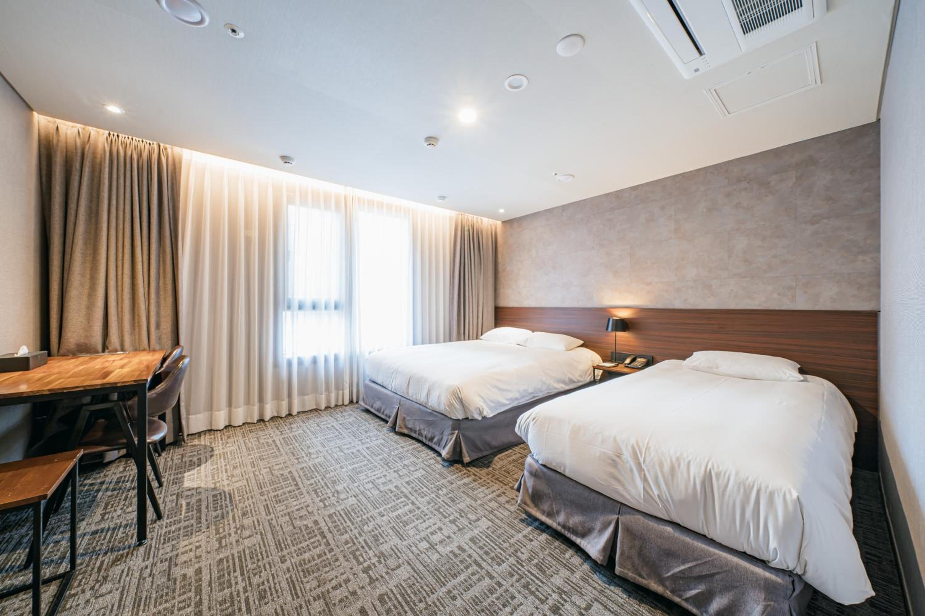 City Twin Room - Photo 6