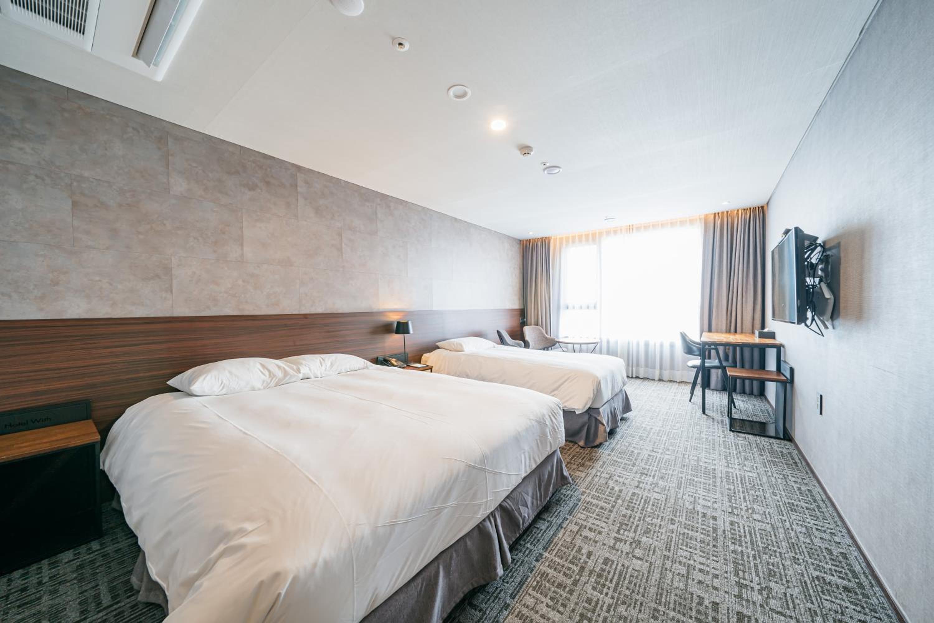 Deluxe Twin Room - Photo 5