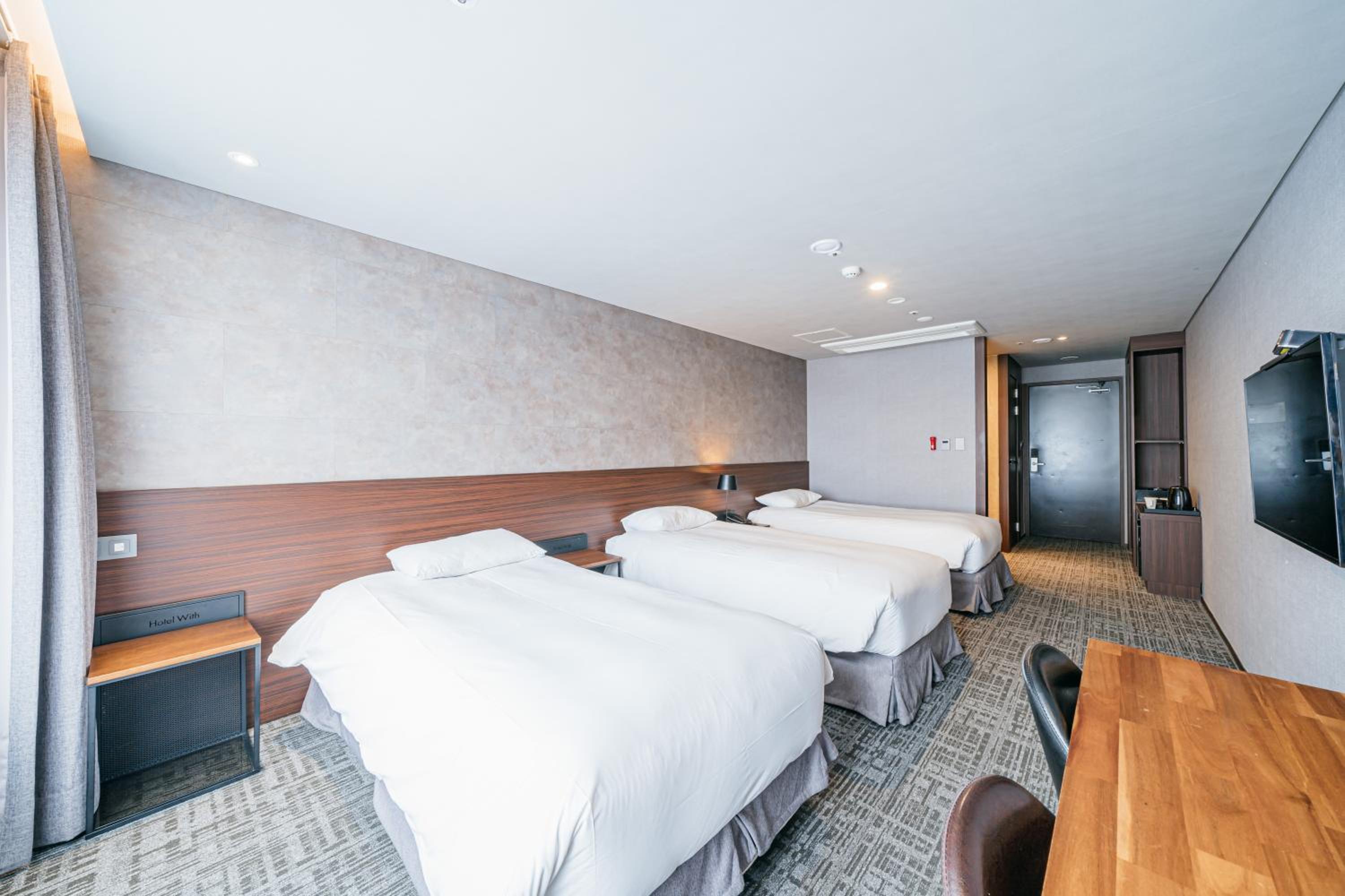 Deluxe Triple Room - Photo 2