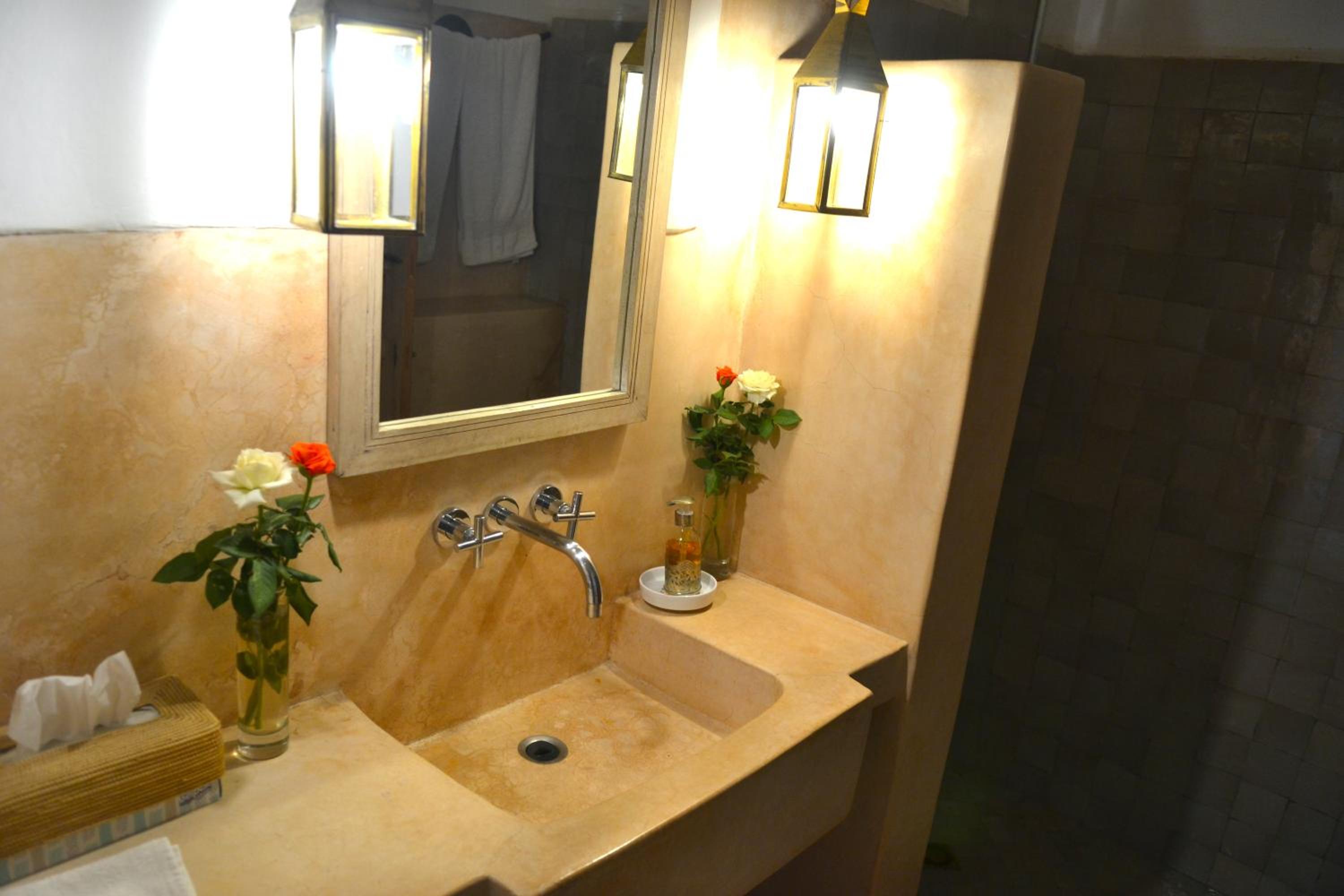 Double Room with Private Bathroom - Photo 11