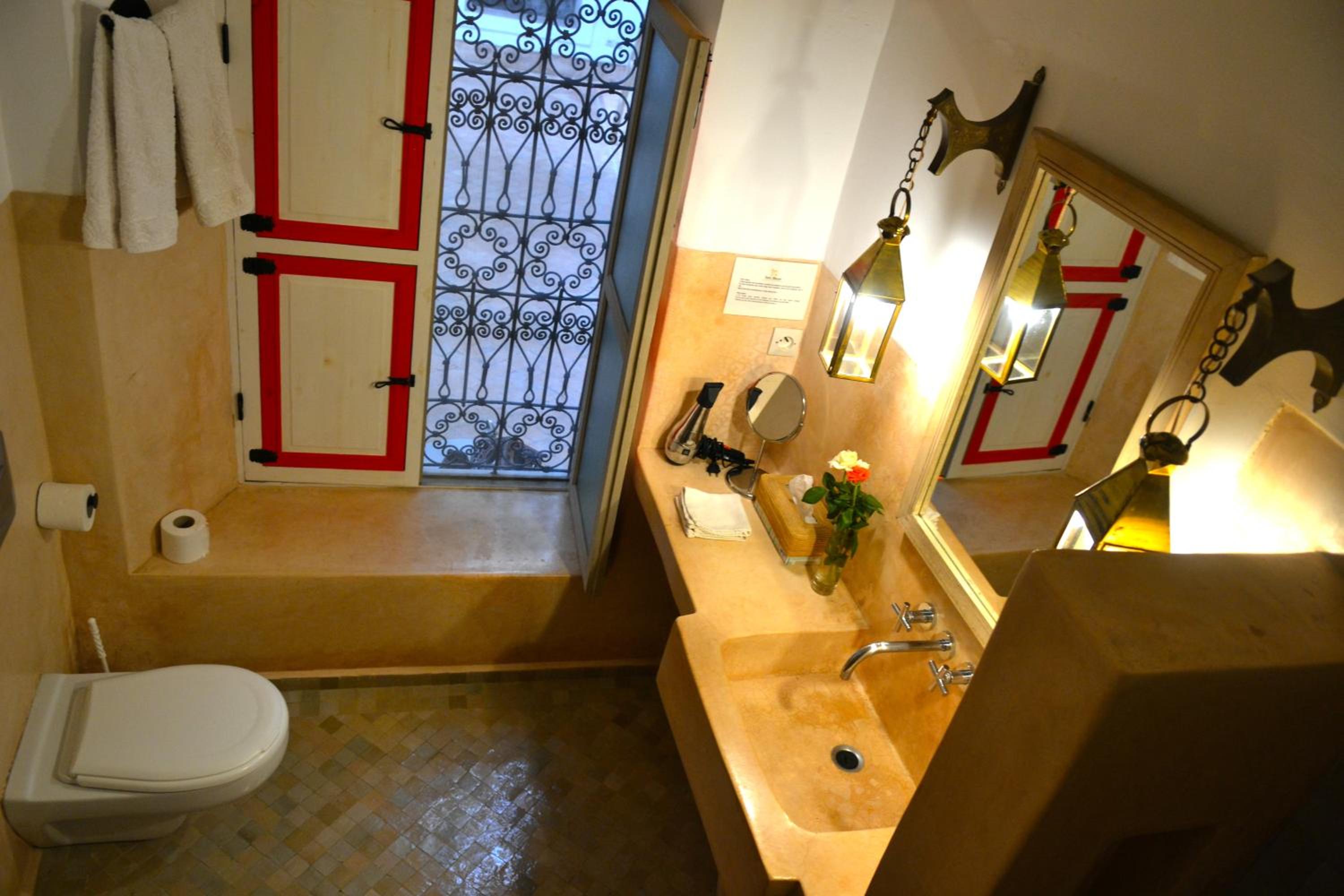 Double Room with Private Bathroom - Photo 8
