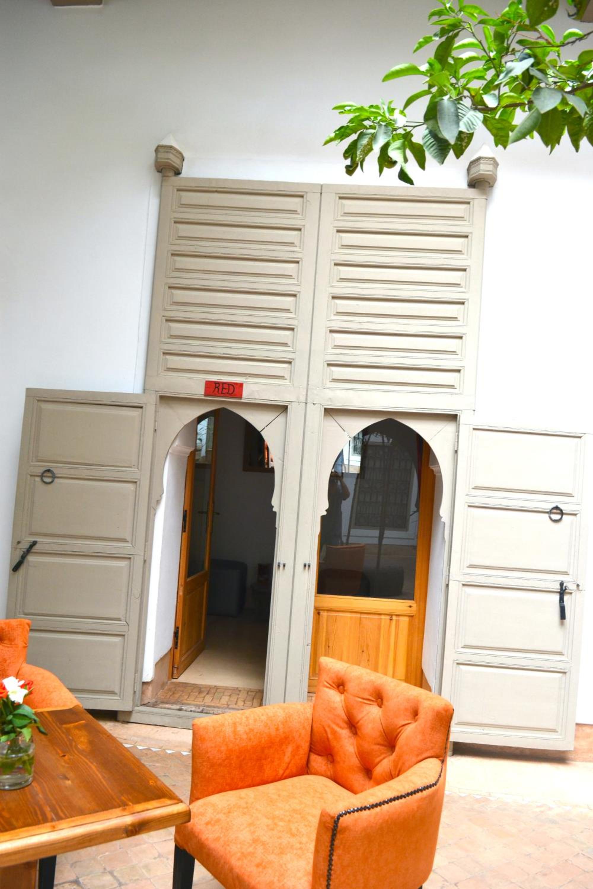 Double Room with Private Bathroom - Photo 6