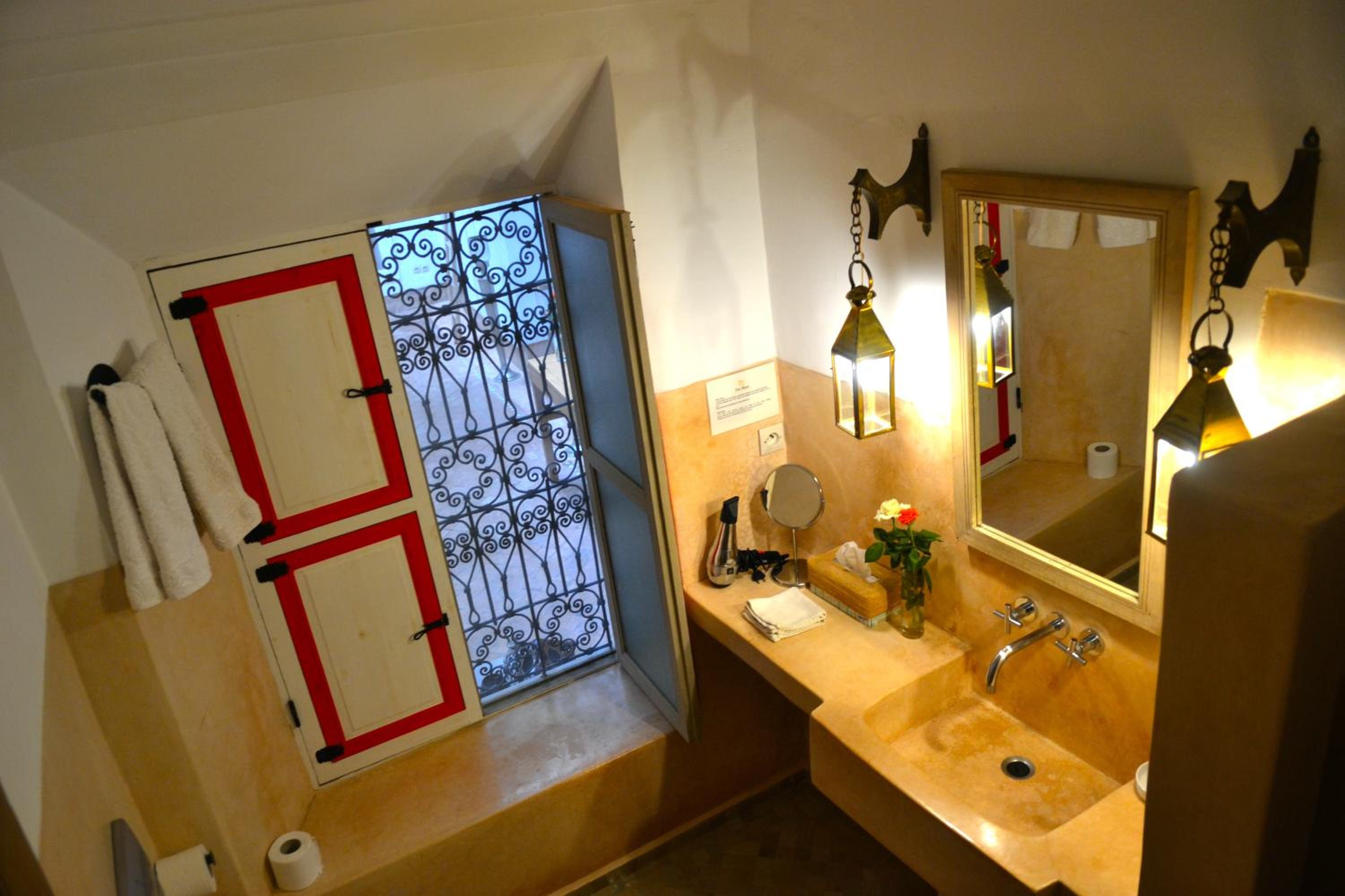 Double Room with Private Bathroom - Photo 7