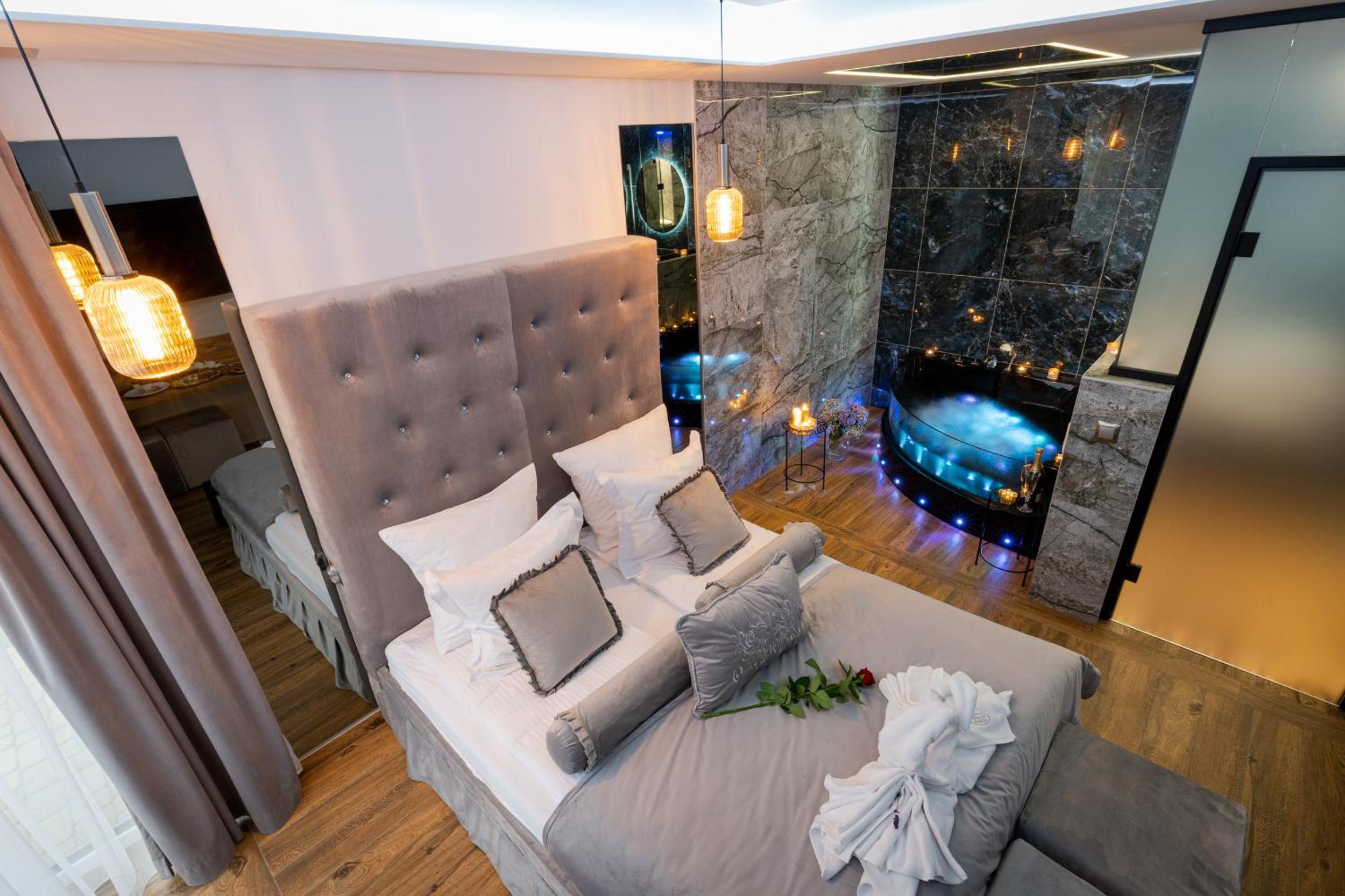 Studio with Spa Bath - Photo 15