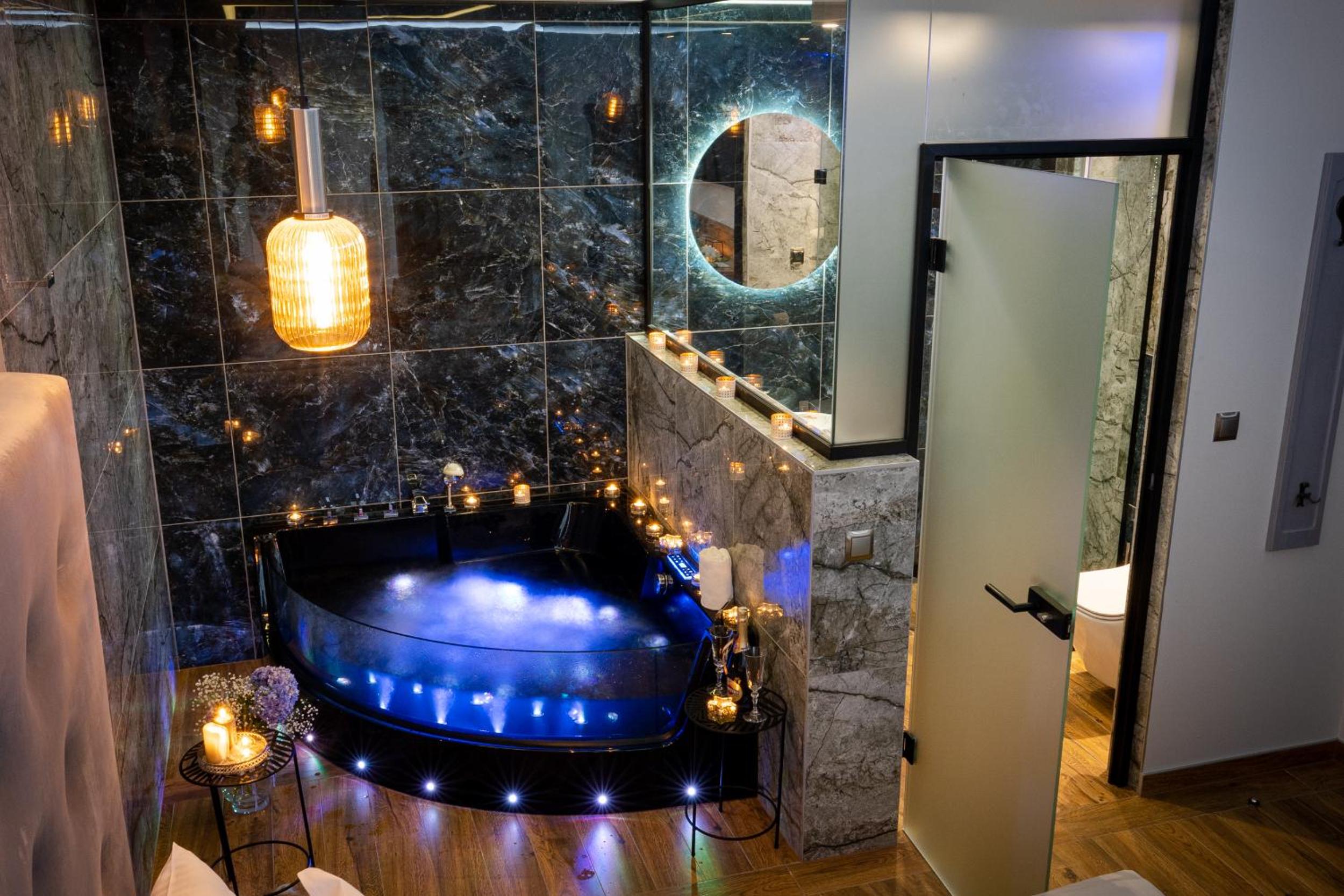 Studio with Spa Bath - Photo 7