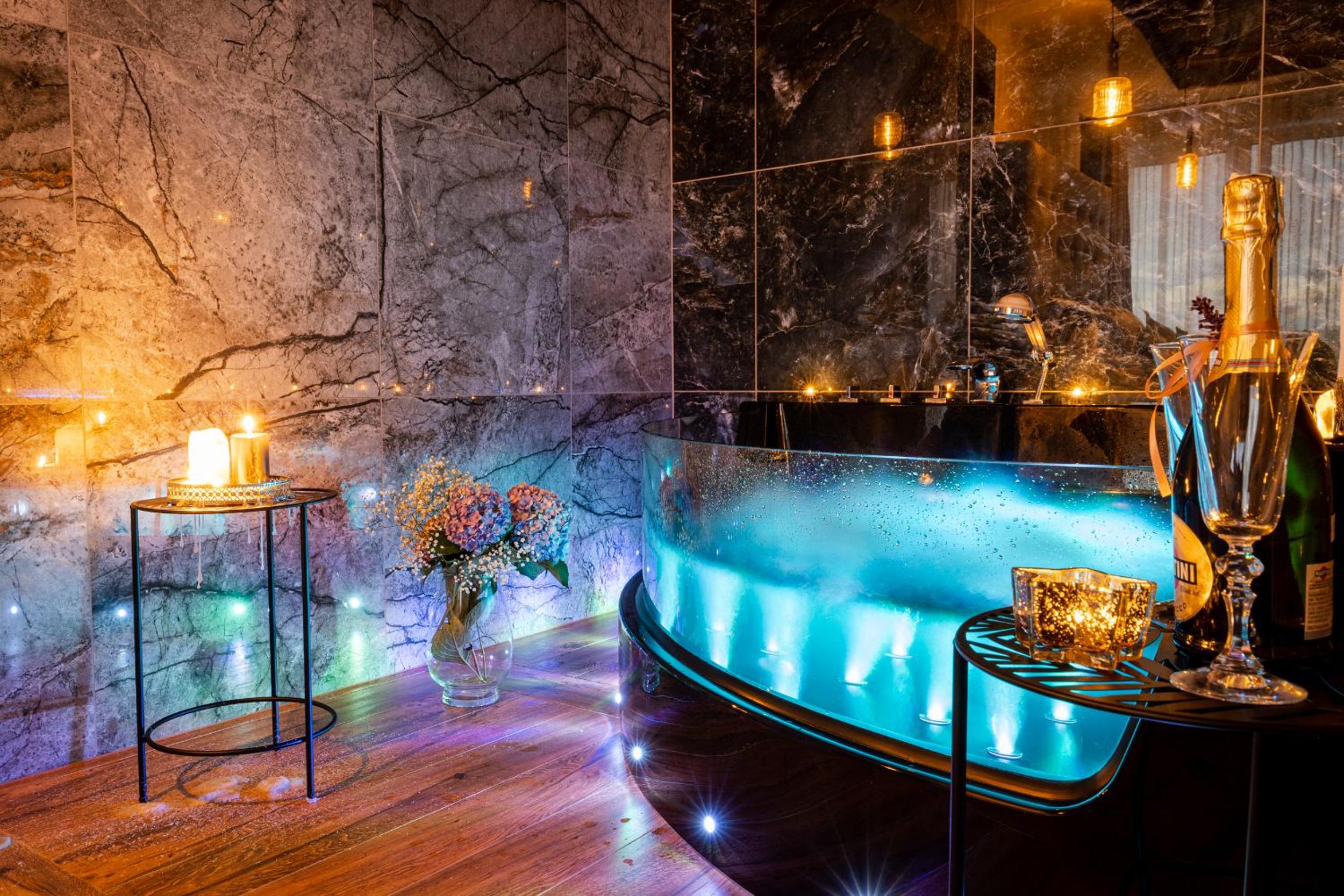 Studio with Spa Bath - Photo 10