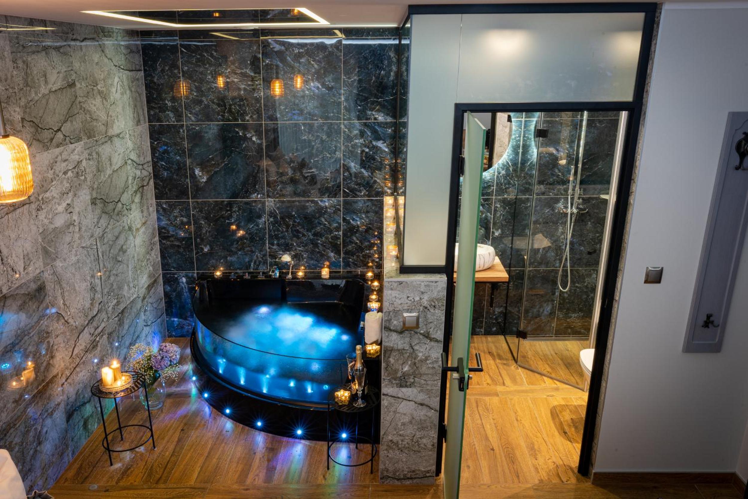 Studio with Spa Bath - Photo 6