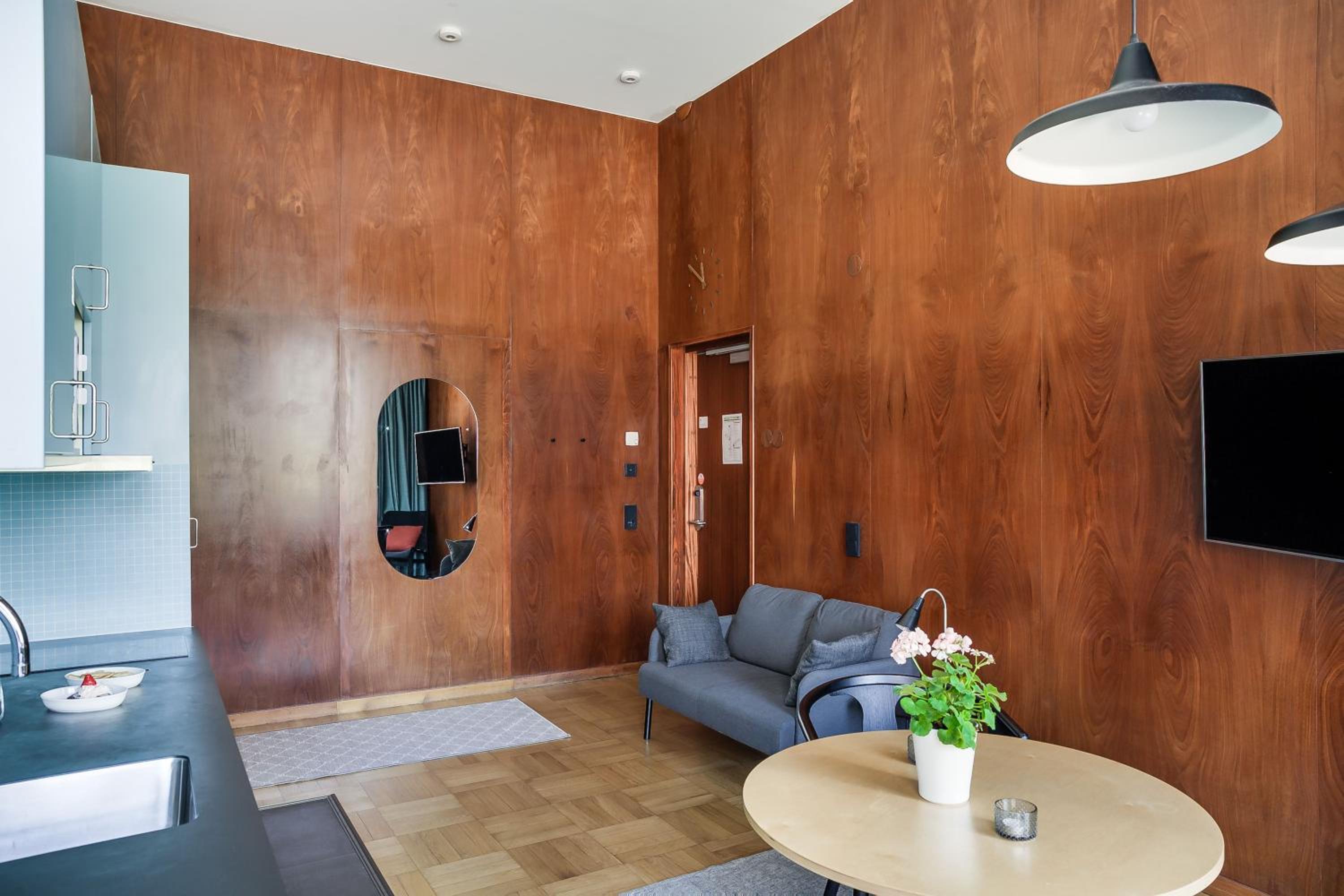 Large Studio - Photo 1