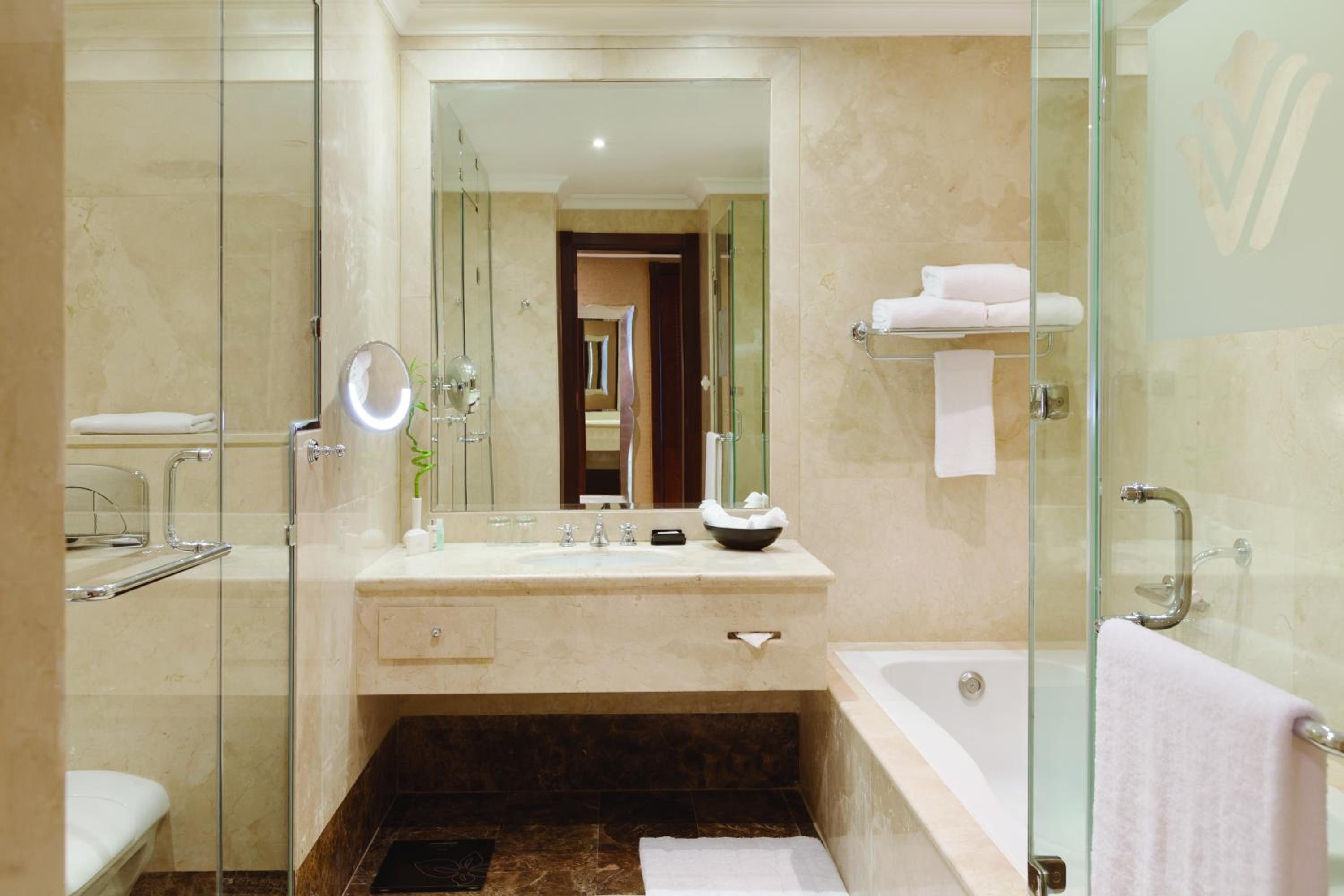 Executive King Room - Photo 4