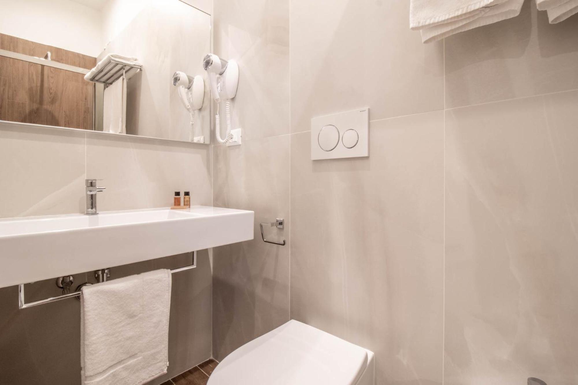 Deluxe Double or Twin Room photo 2