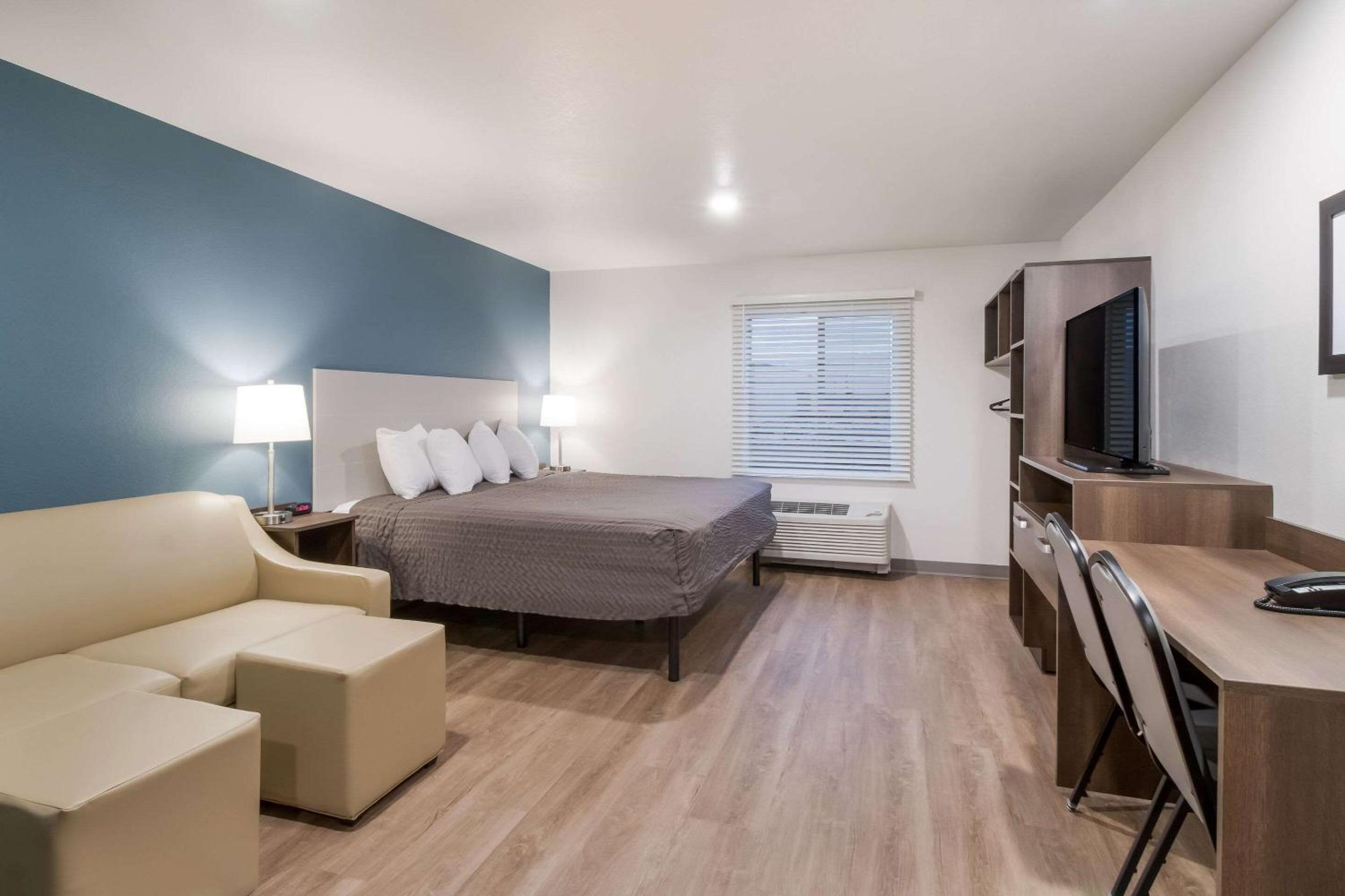 Standard Queen Room - Non Smoking - Photo 9