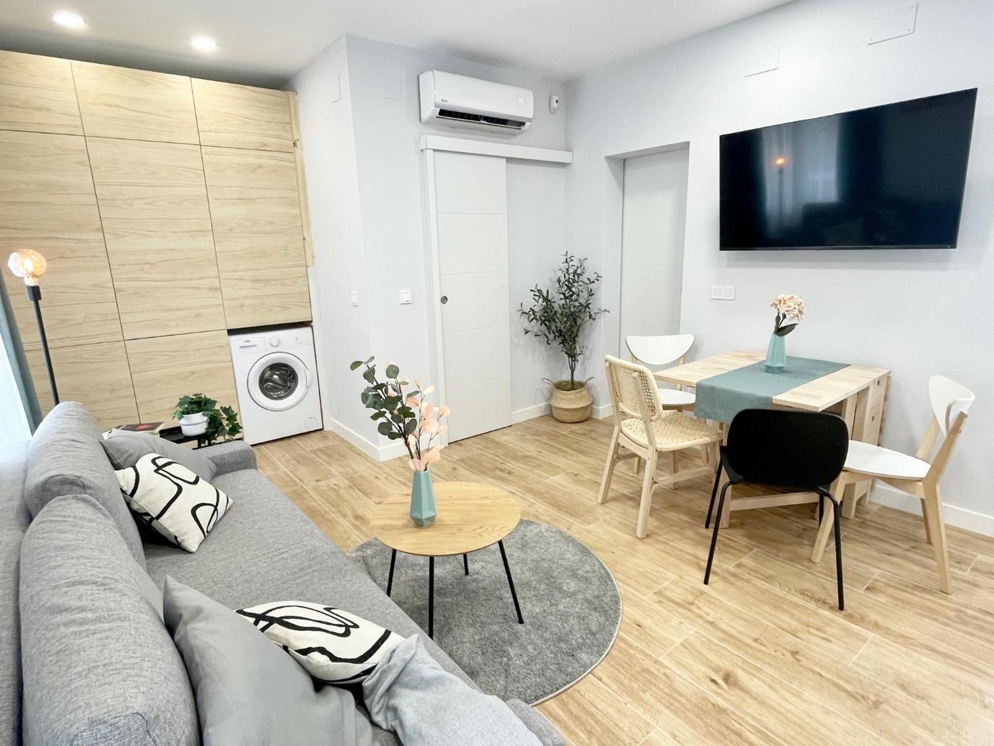 One-Bedroom Apartment photo 2