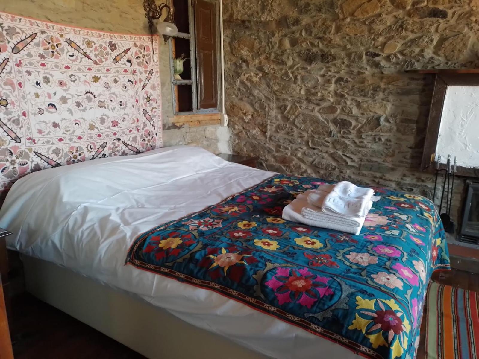 Deluxe Room - Photo 5