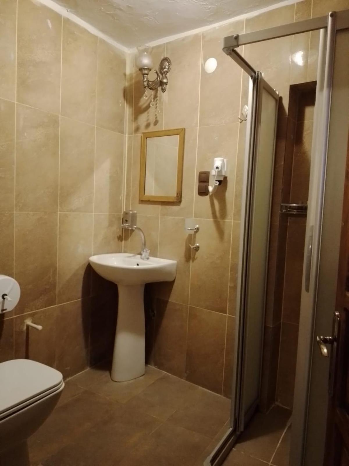 Standard Double Room - Photo 3