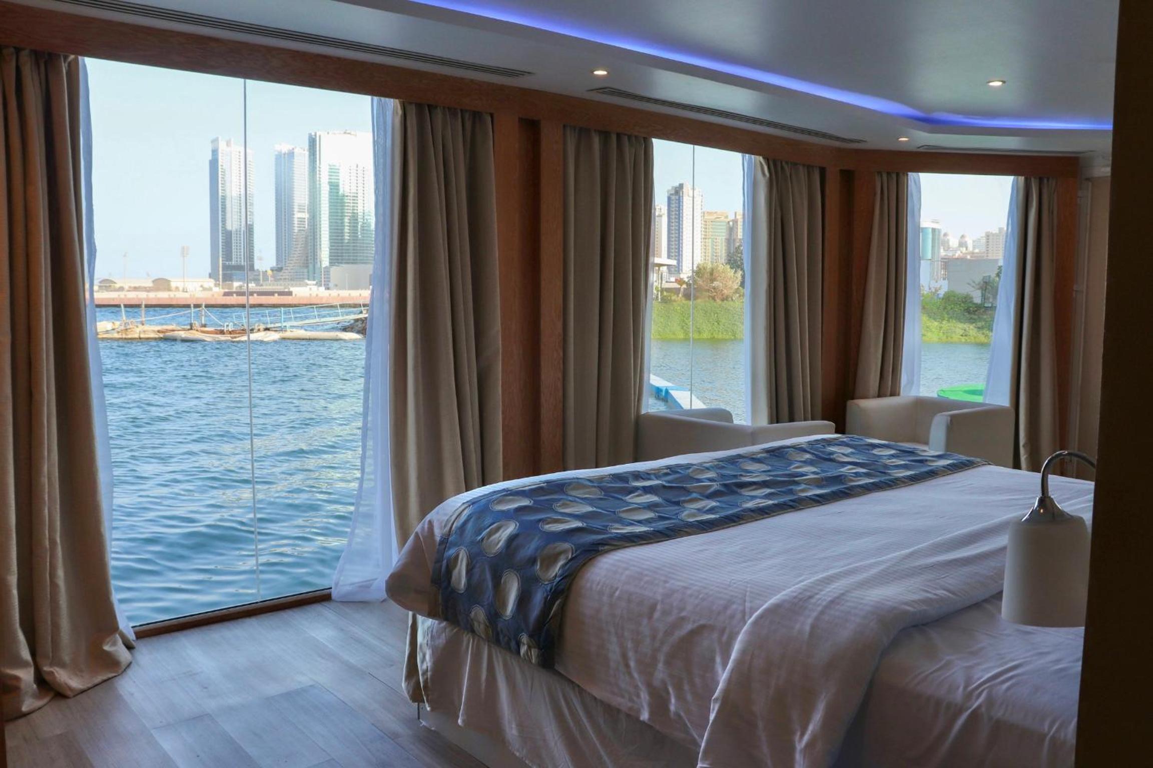King Suite with Balcony photo 1