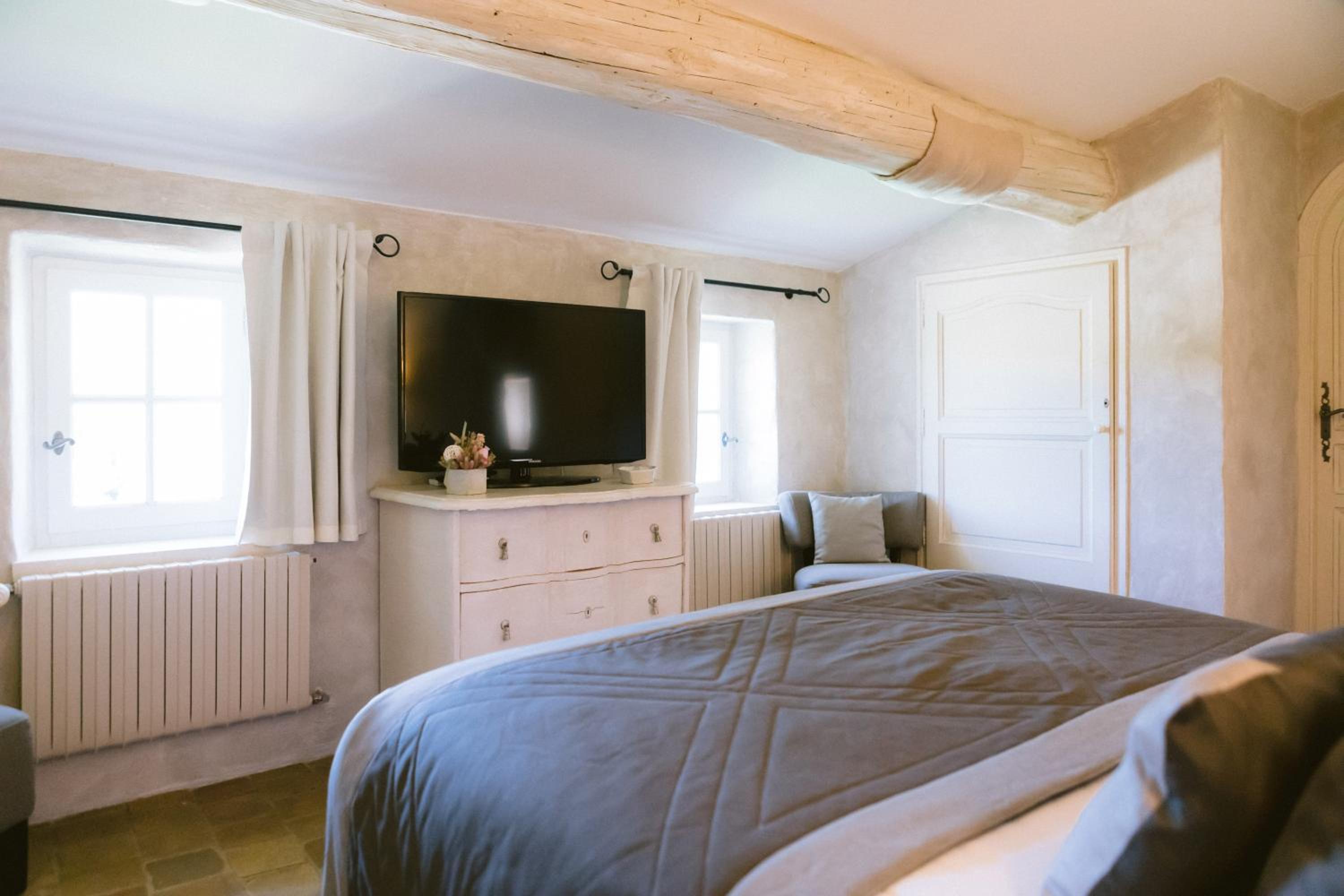 Suite (1-3 Adults) photo 3