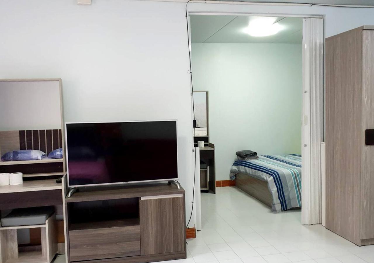 One-Bedroom Apartment - Photo 12