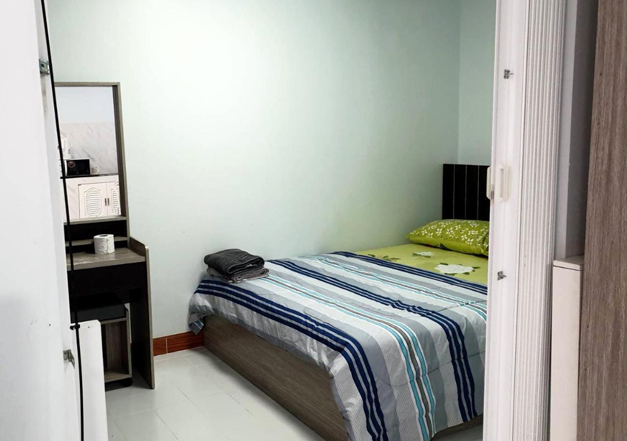 One-Bedroom Apartment - Photo 8