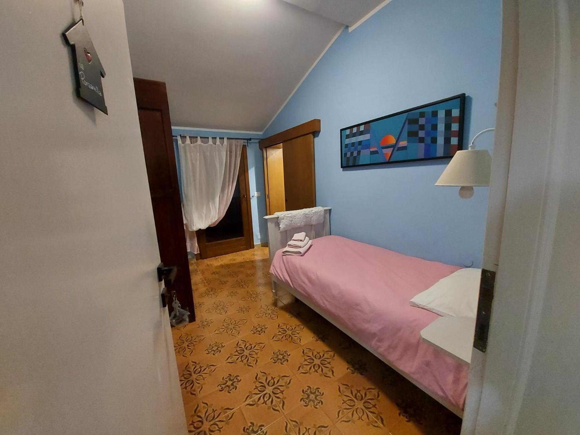 Single Room with Private Bathroom photo 1