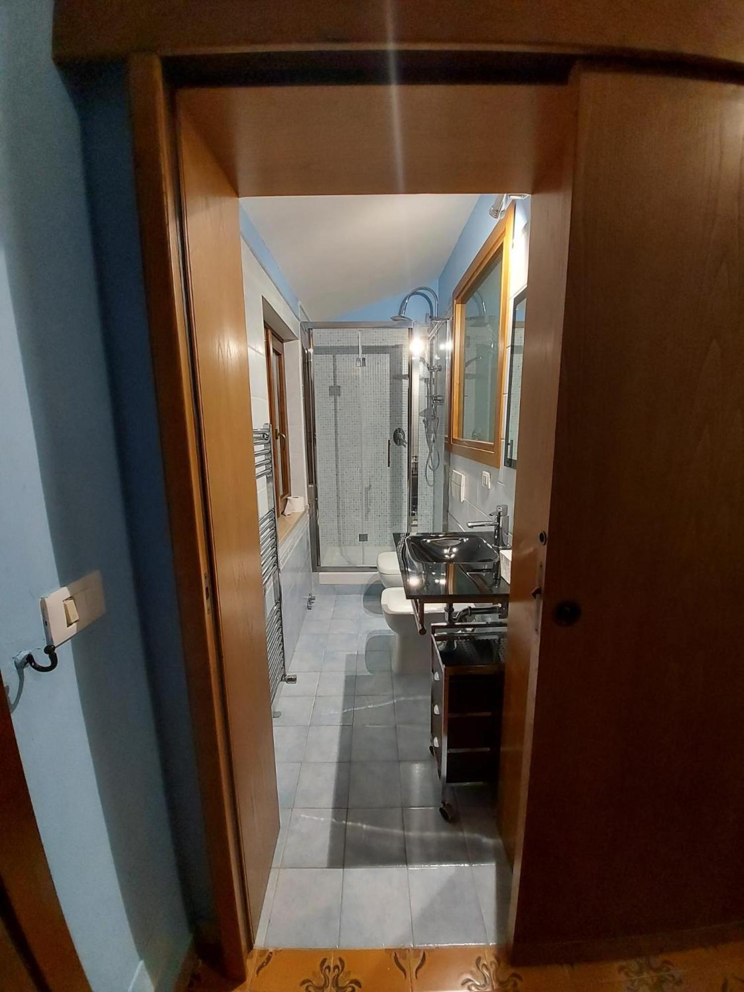 Single Room with Private Bathroom photo 2