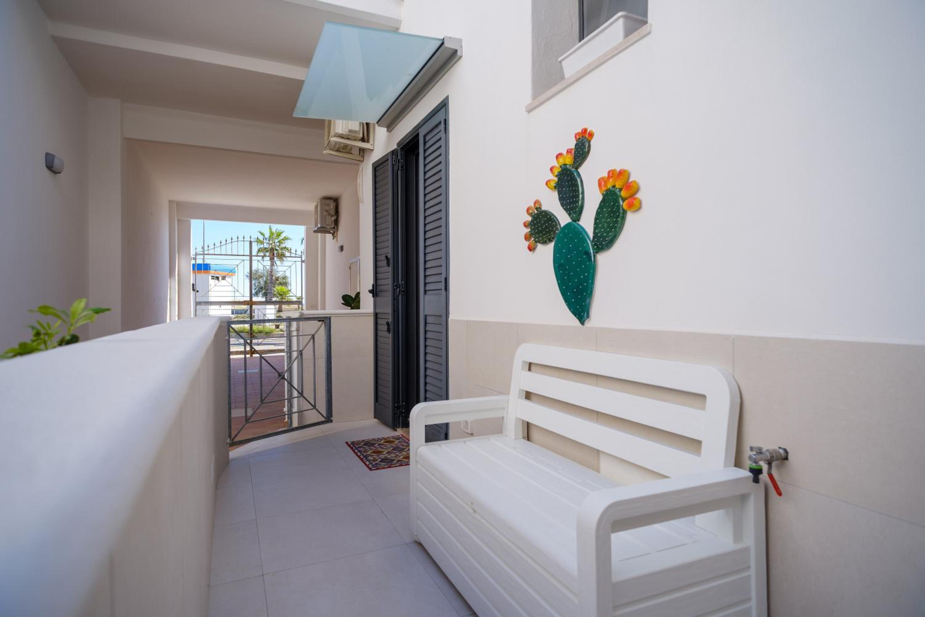 Two-Bedroom Deluxe Apartment with Ocean View photo 3