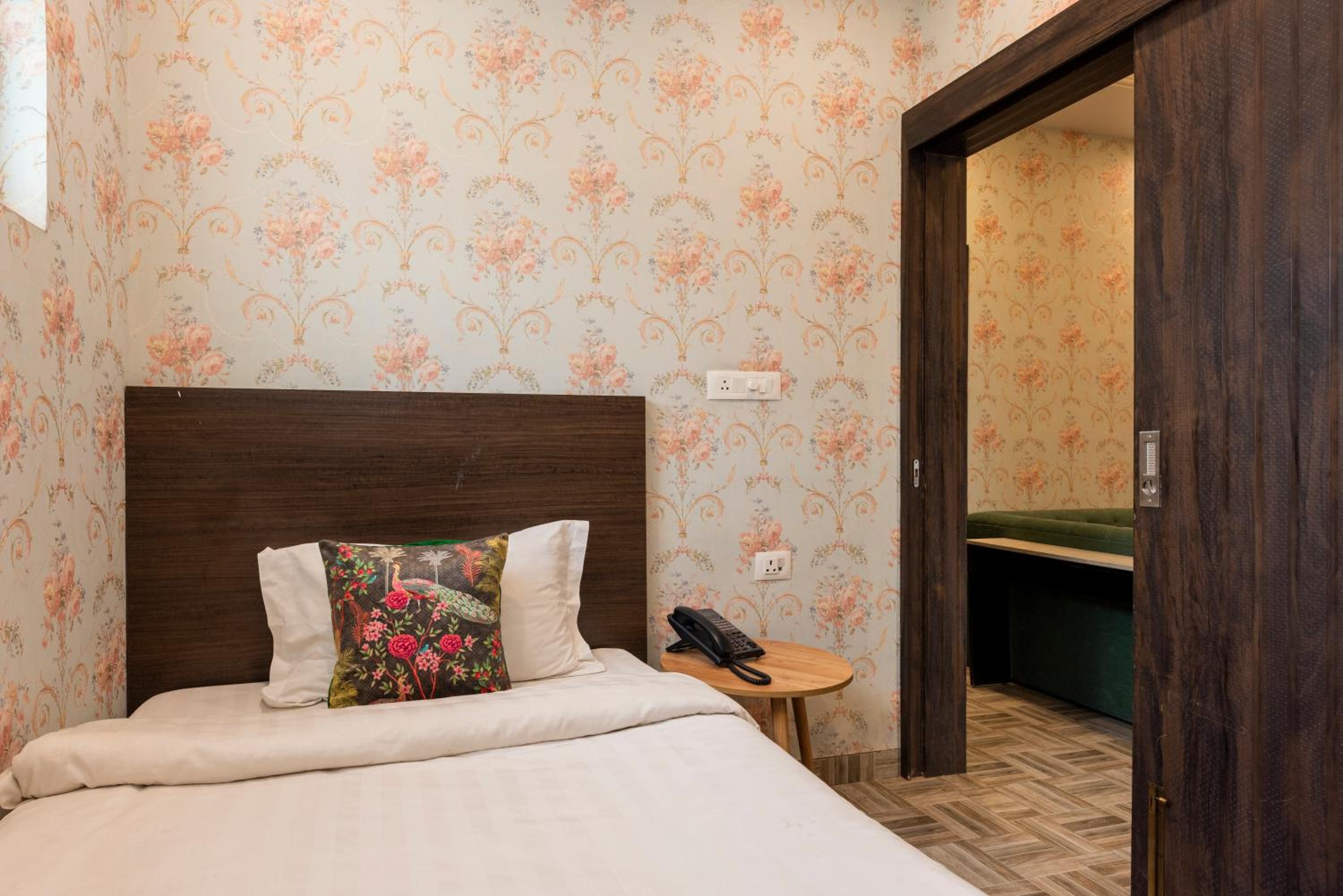 Single Room photo 2