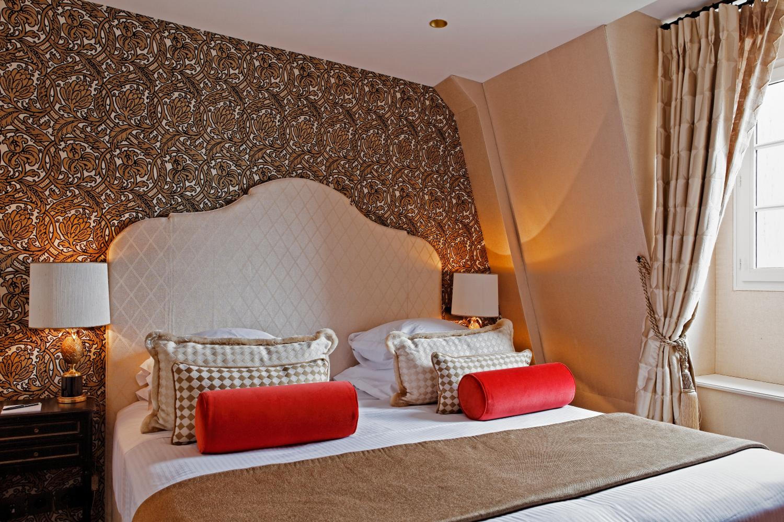 Deluxe Junior Suite photo 2