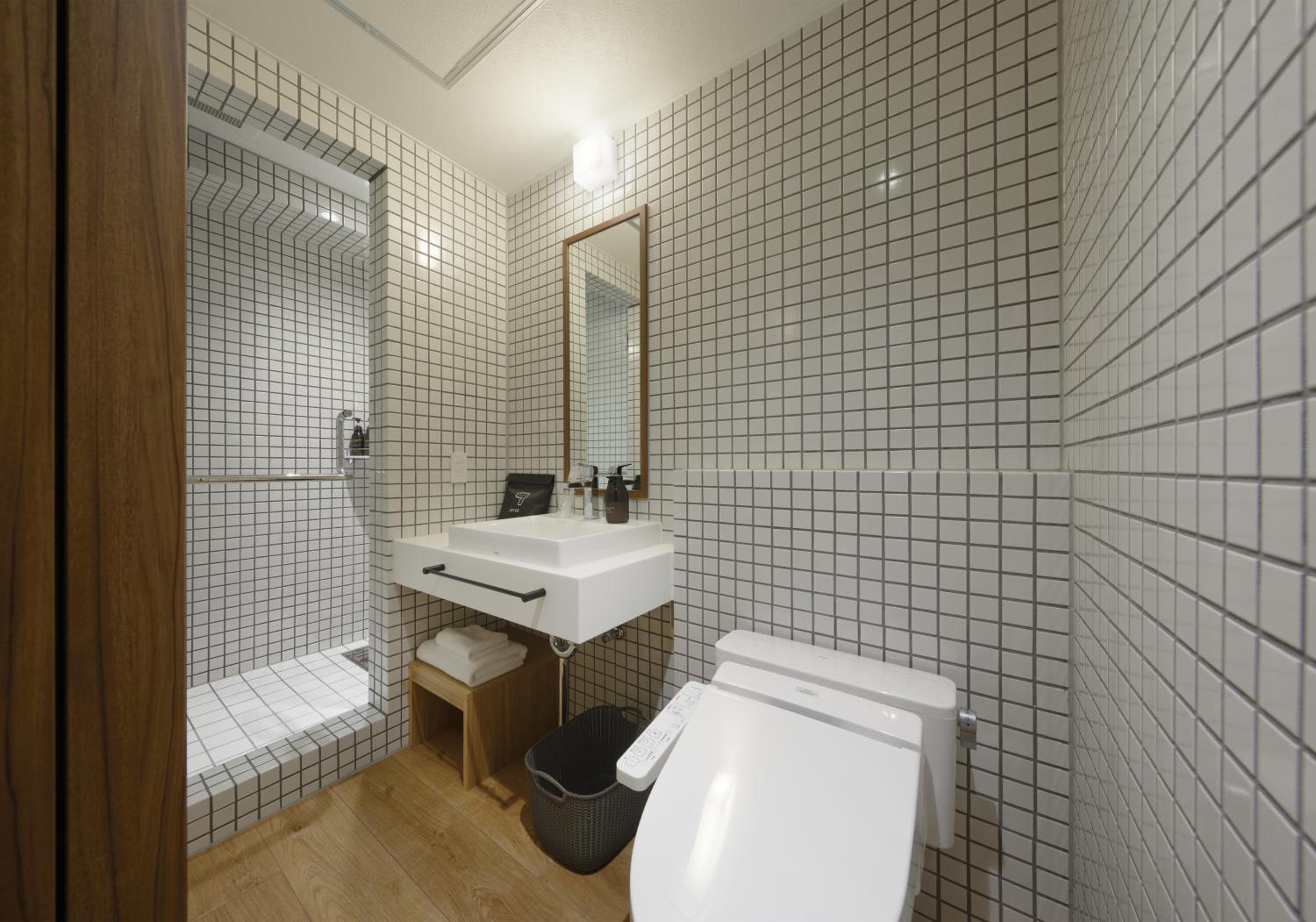 Queen Room with Shower only - Photo 2