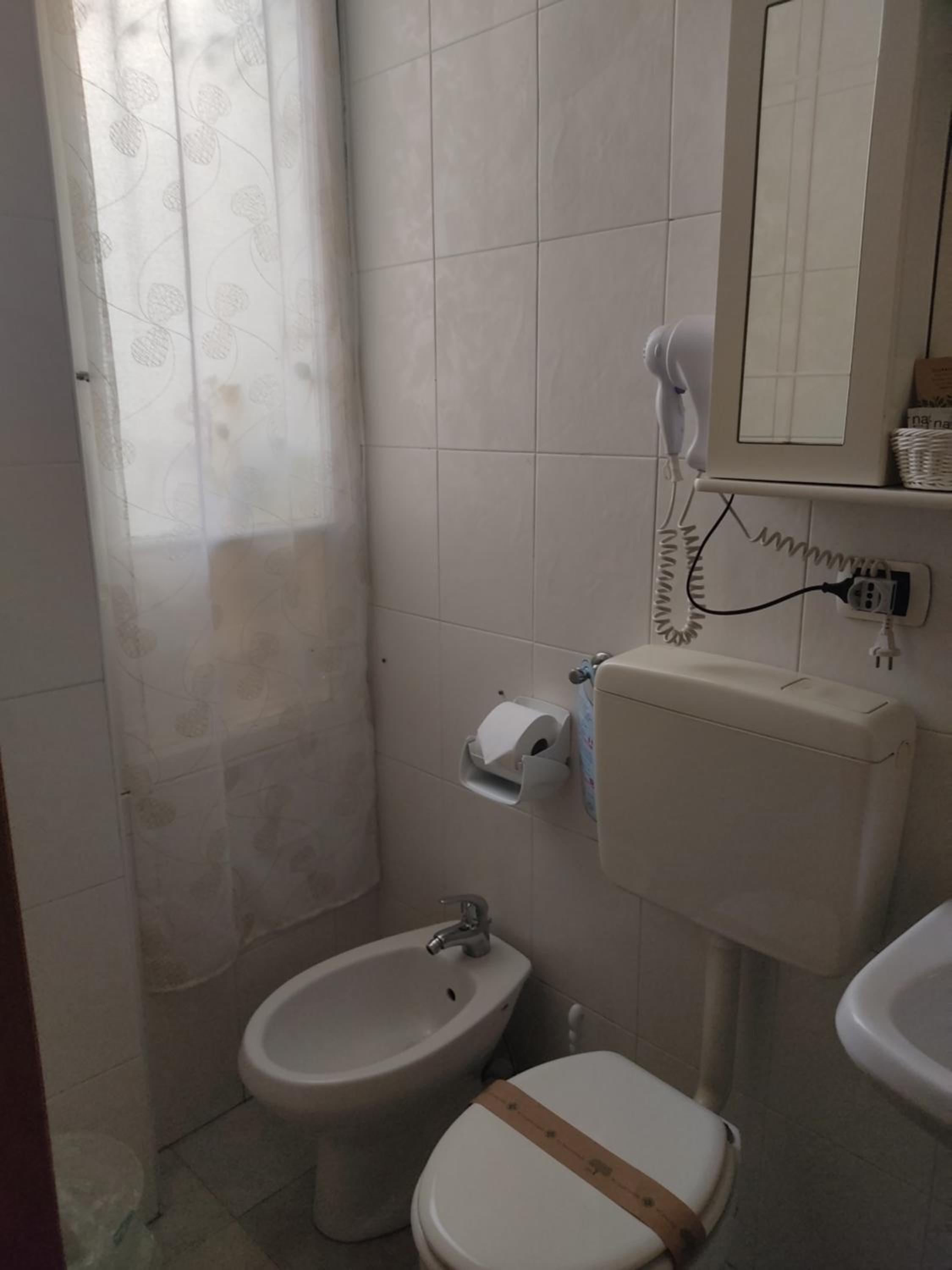 Double Room with Balcony - Photo 4