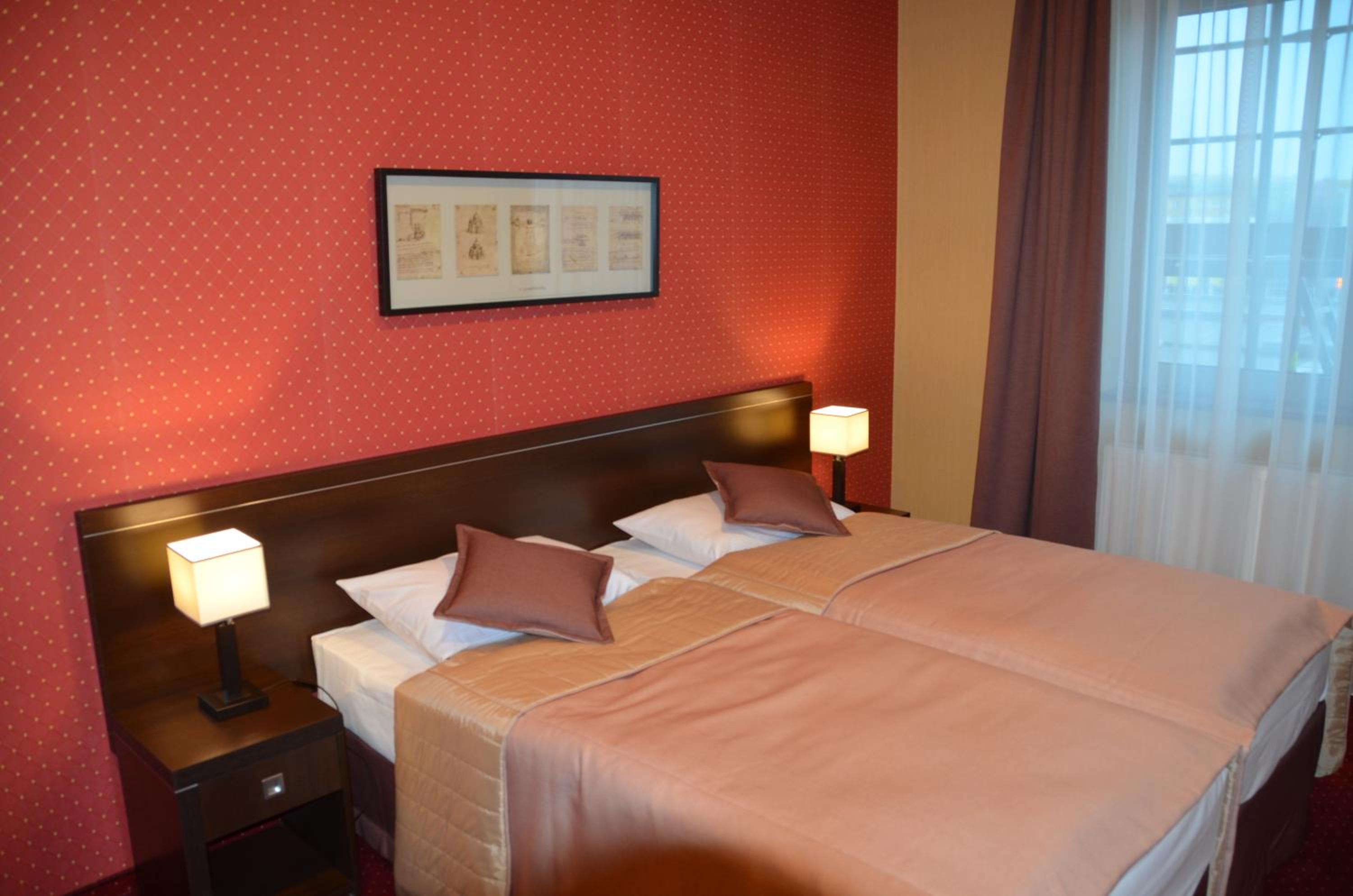 Double or Twin Room - Photo 5