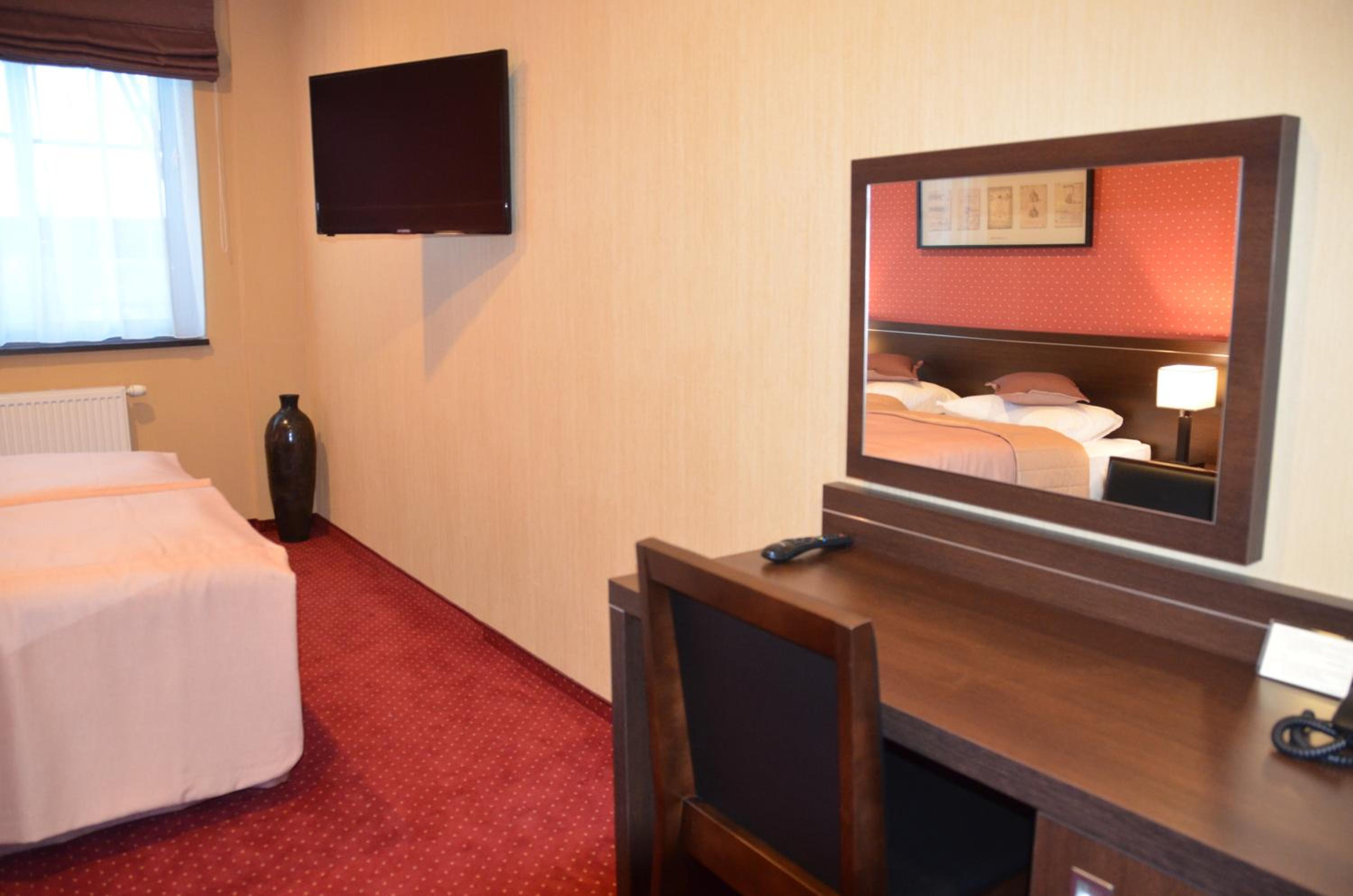 Double or Twin Room - Photo 4