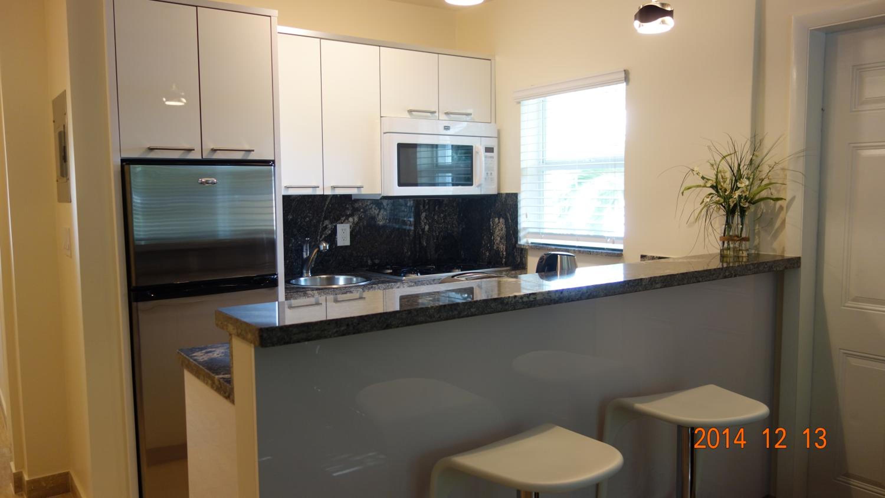 One-Bedroom Apartment - Photo 12