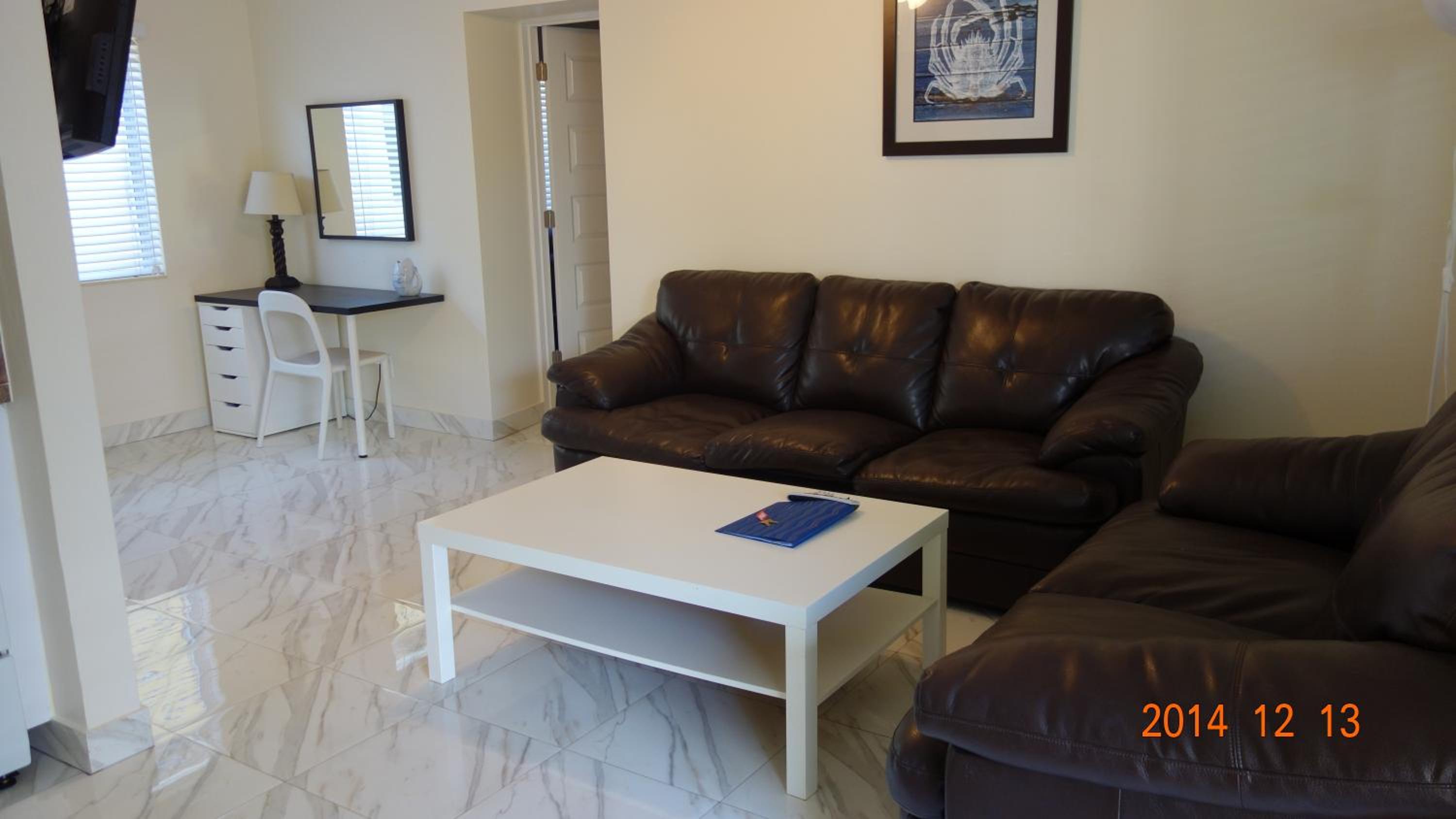One-Bedroom Apartment - Photo 3